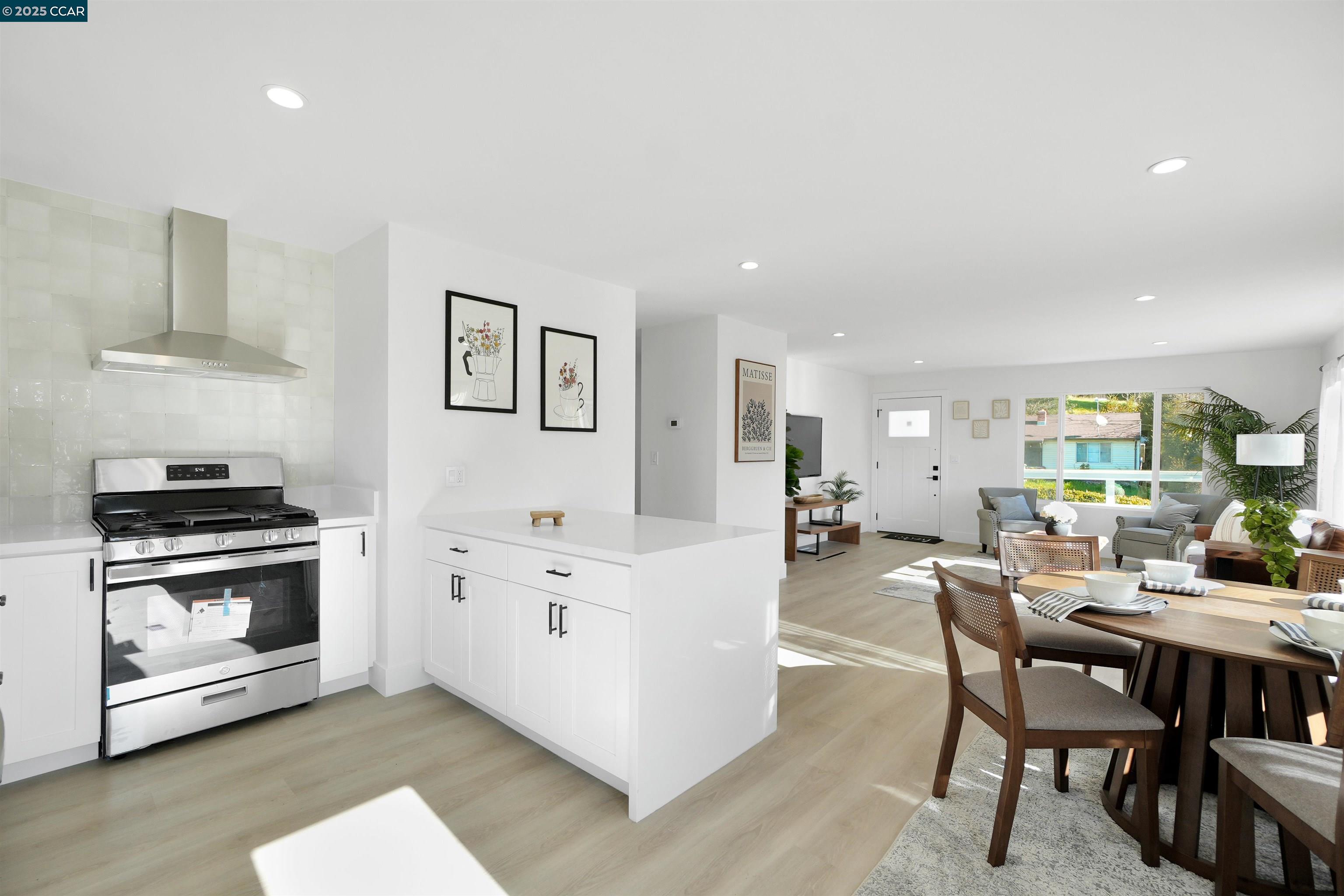 Detail Gallery Image 6 of 16 For 1923 Thompson Ln, El Sobrante,  CA 94803 - 2 Beds | 1/1 Baths