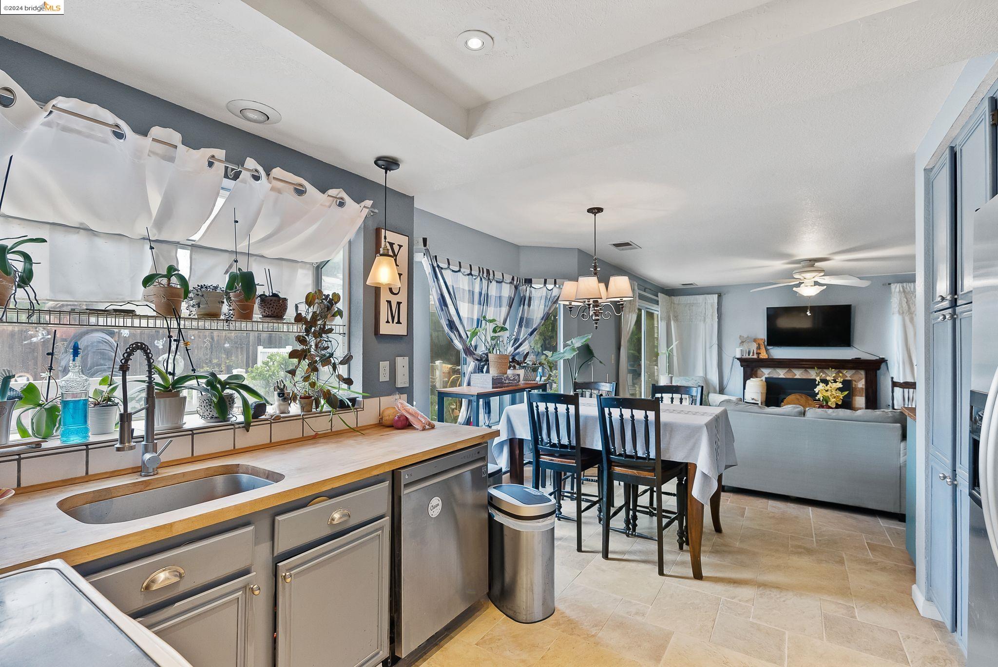 Detail Gallery Image 1 of 1 For 3984 Oak Grove Drive, Oakley,  CA 94561-4205 - 4 Beds | 2/1 Baths