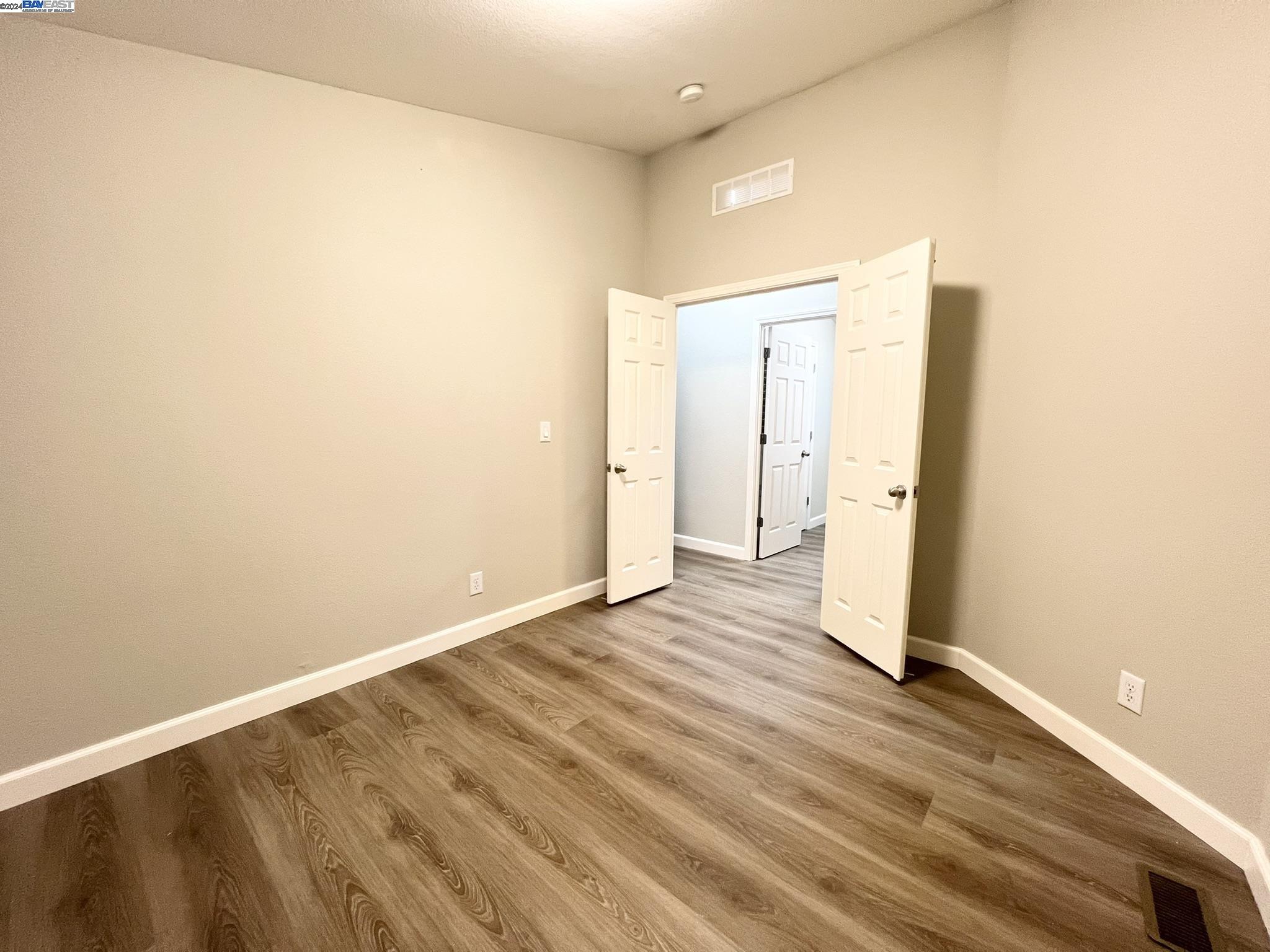 property-img