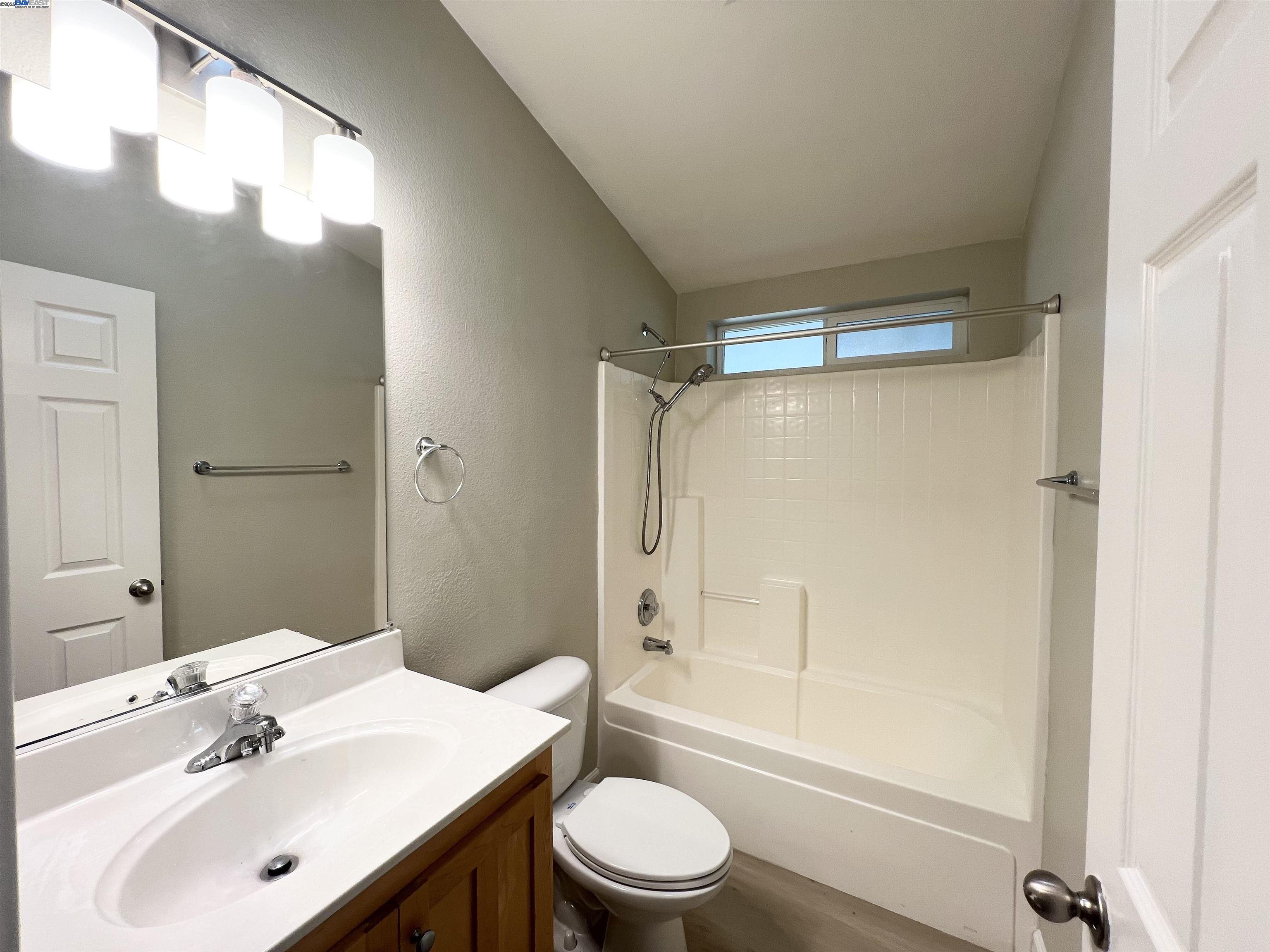 property-img
