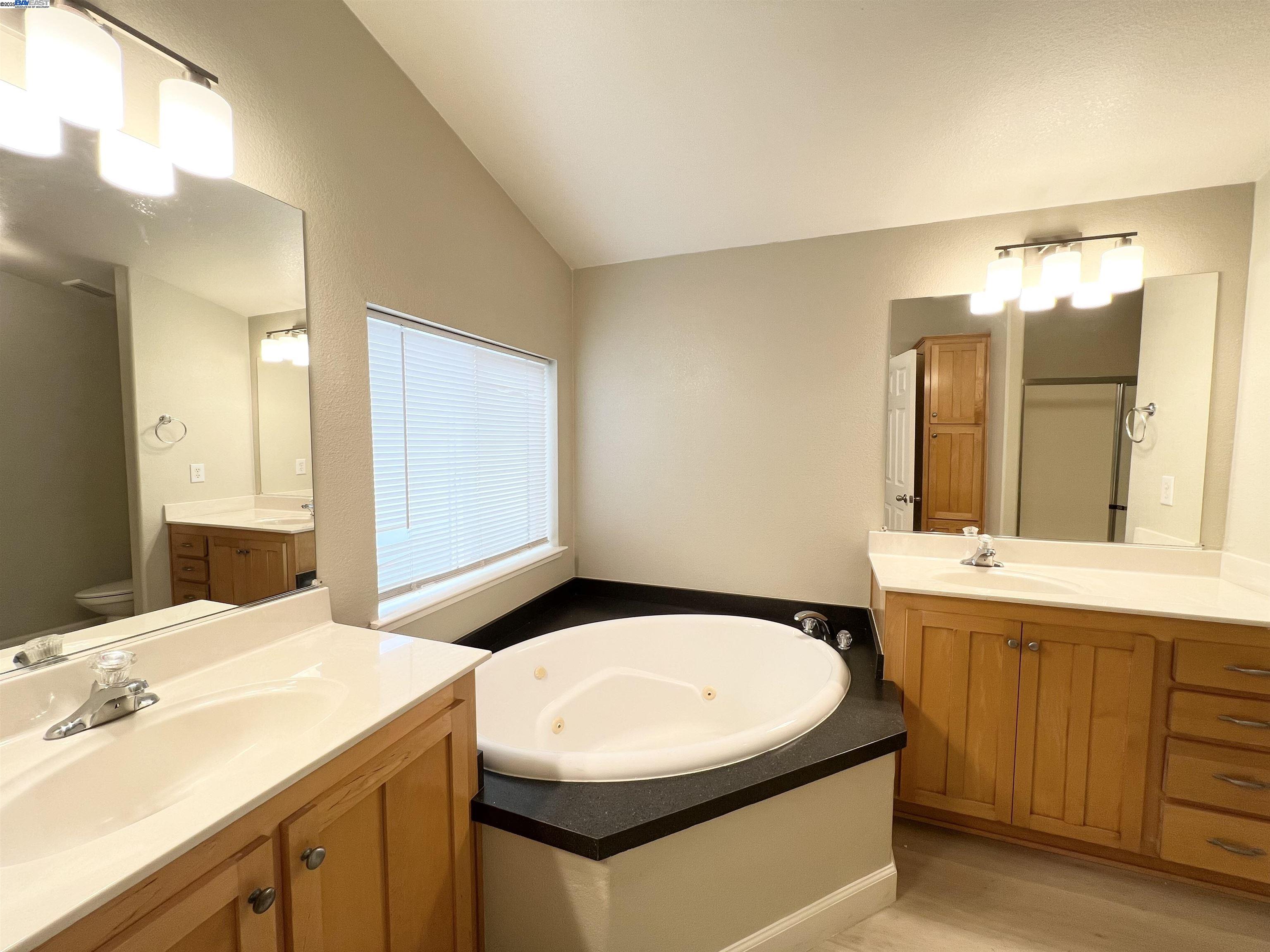 property-img