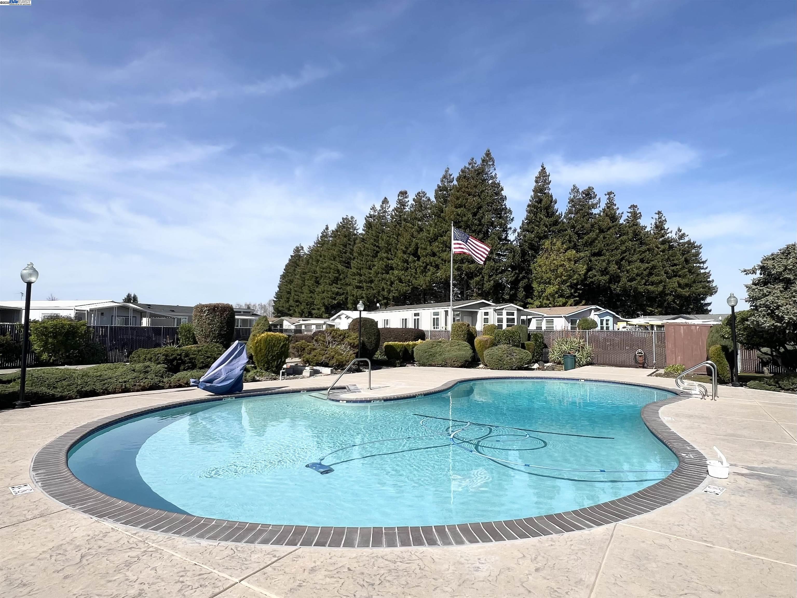 property-img