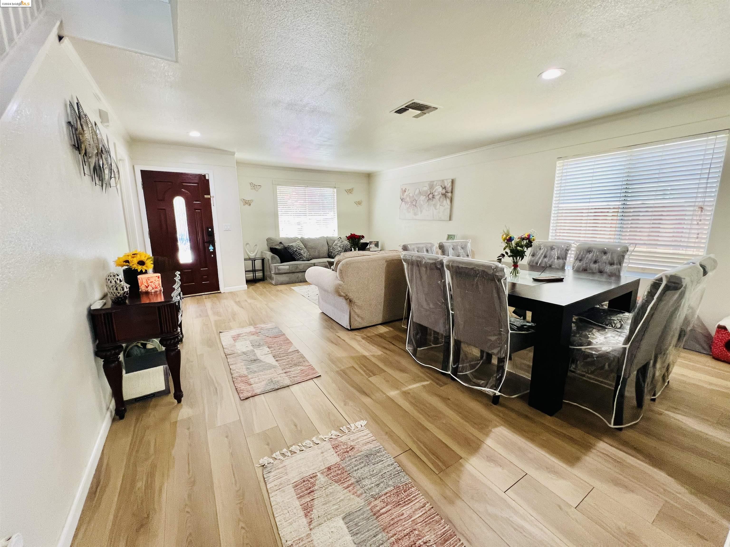 Detail Gallery Image 4 of 23 For 2215 Dune Pl, Stockton,  CA 95206 - 3 Beds | 2/1 Baths