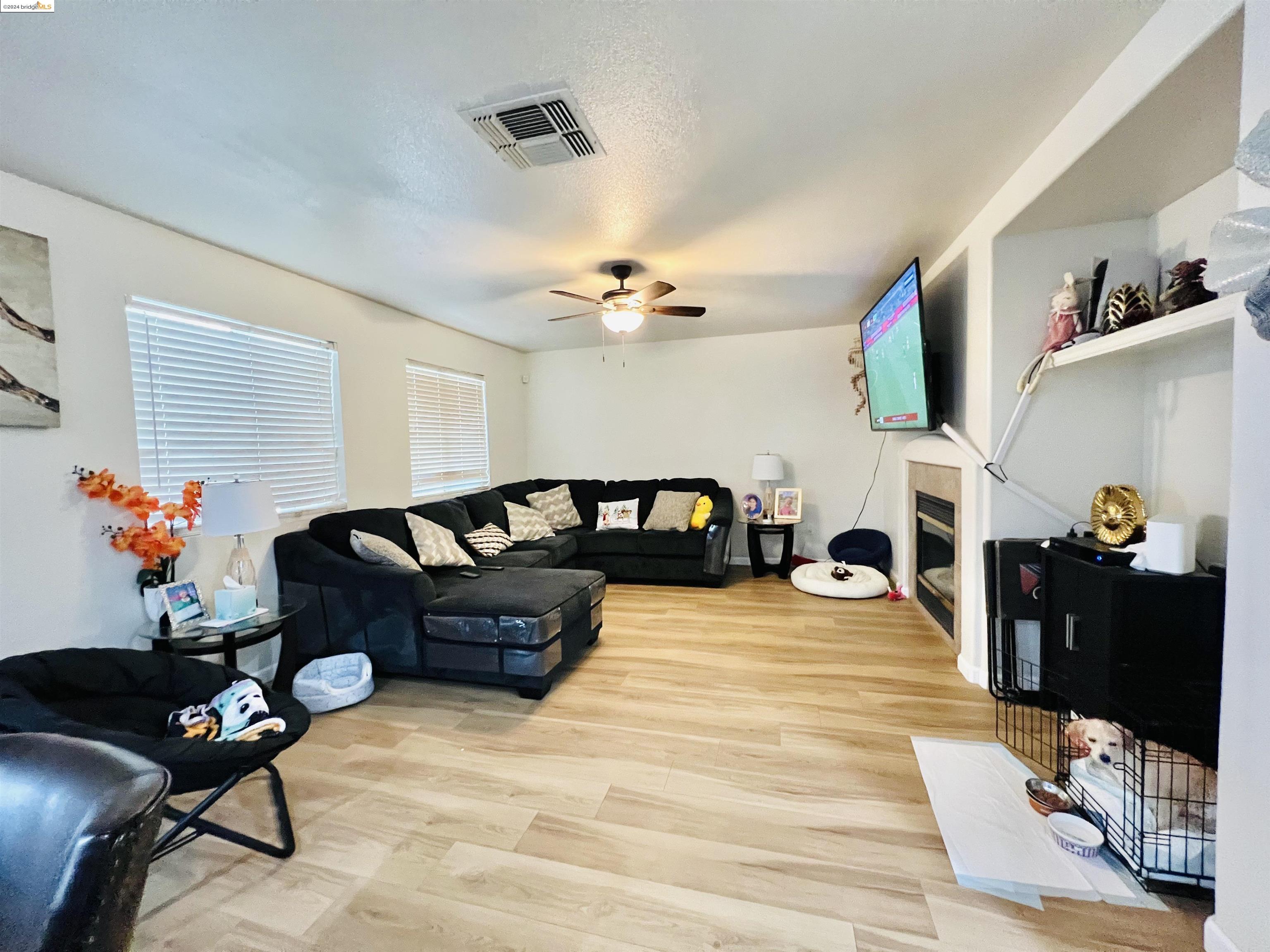 Detail Gallery Image 5 of 23 For 2215 Dune Pl, Stockton,  CA 95206 - 3 Beds | 2/1 Baths