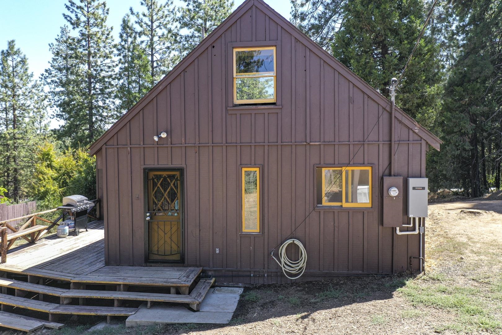 Detail Gallery Image 1 of 35 For 25536 State Highway 108, Mi Wuk Village,  CA 95346 - 3 Beds | 1 Baths