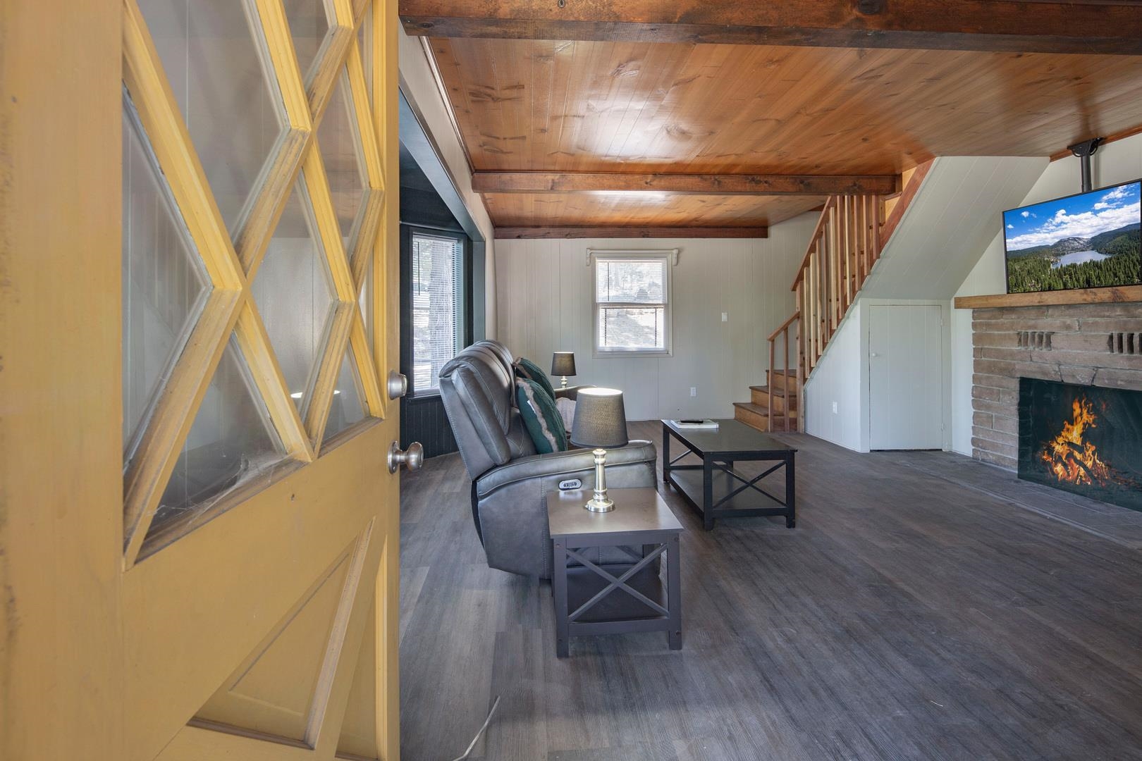 Detail Gallery Image 3 of 35 For 25536 State Highway 108, Mi Wuk Village,  CA 95346 - 3 Beds | 1 Baths