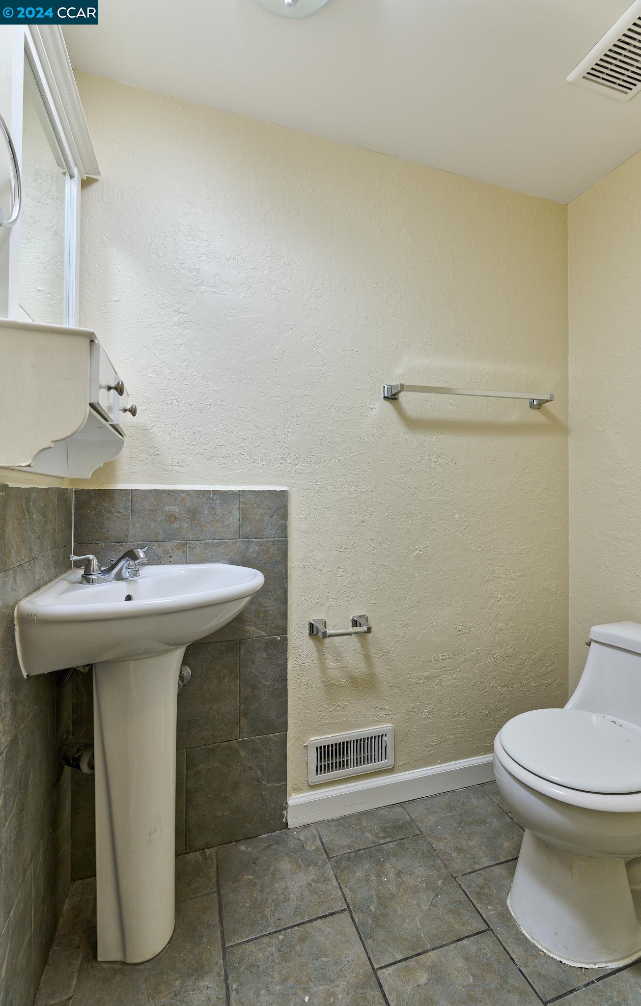 Detail Gallery Image 10 of 26 For 2405 Alderwood Dr, Antioch,  CA 94509 - 4 Beds | 2/1 Baths