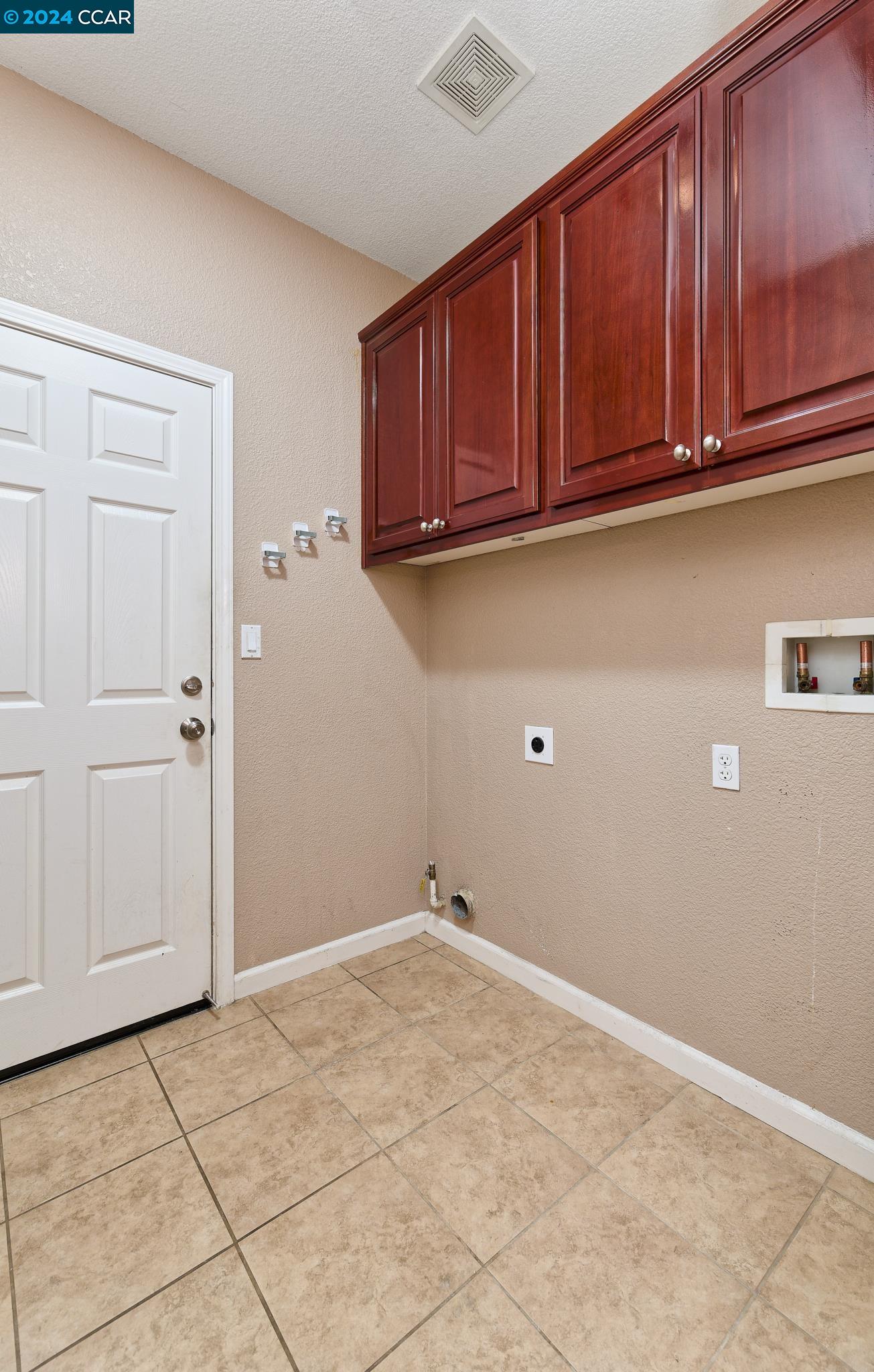 Detail Gallery Image 8 of 23 For 22 Vella Cir, Oakley,  CA 94561 - 4 Beds | 2 Baths