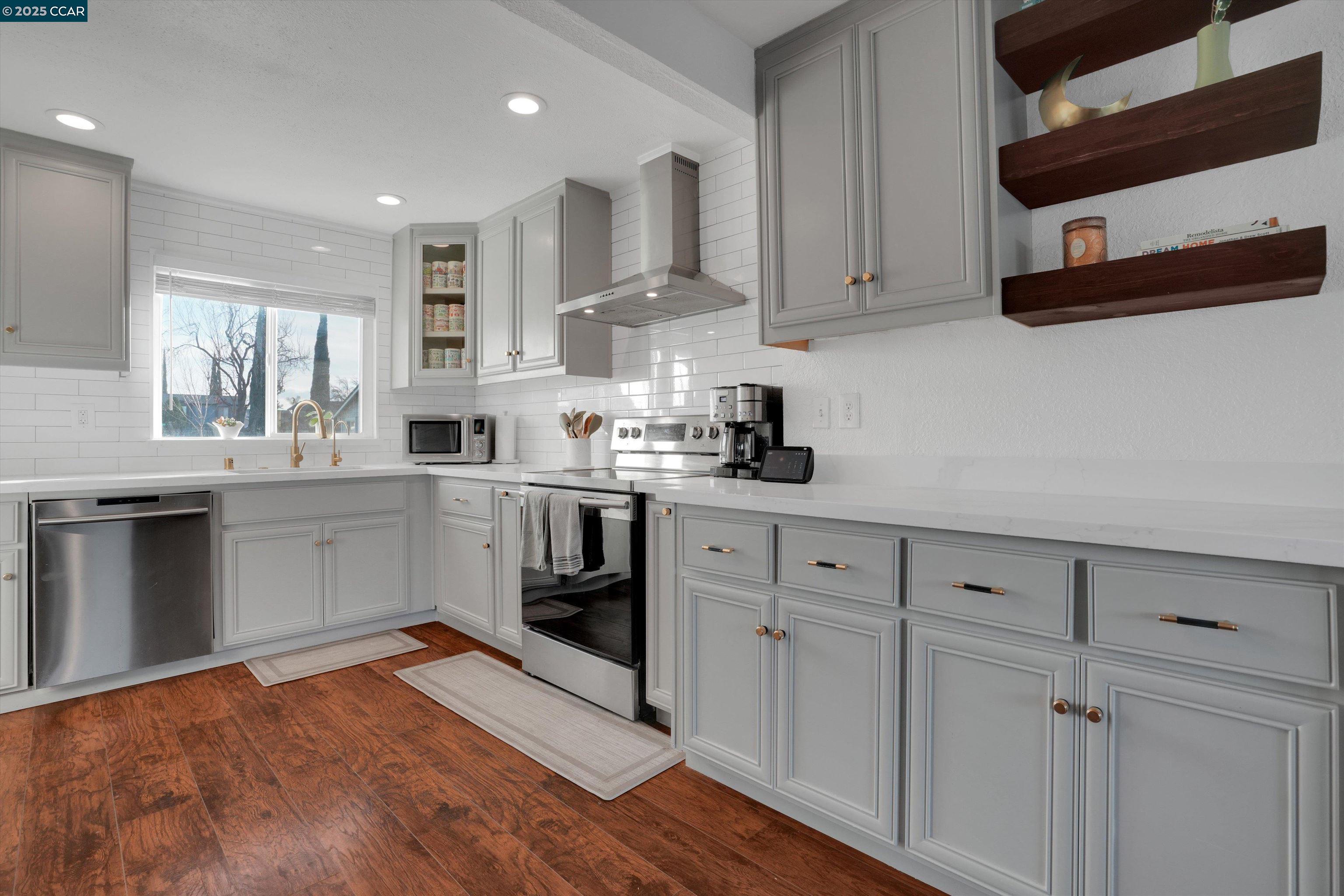 Detail Gallery Image 1 of 1 For 515 Peerless Way #7,  Tracy,  CA 95376 - 3 Beds | 2/1 Baths