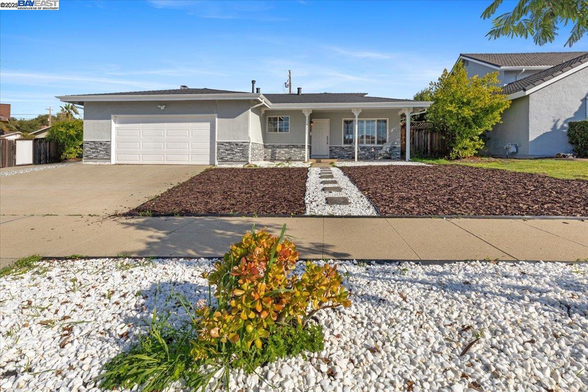Detail Gallery Image 1 of 1 For 2737 Suisun Ave, San Jose,  CA 95121 - 3 Beds | 2 Baths