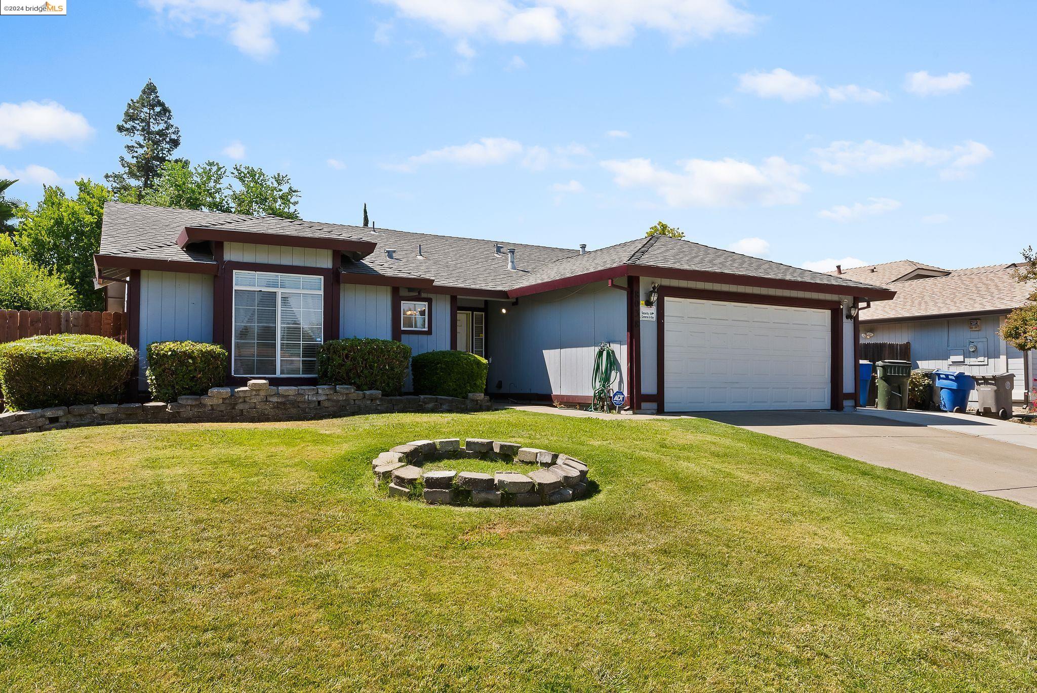 Detail Gallery Image 4 of 39 For 8038 Torrente Way, Sacramento,  CA 95823 - 3 Beds | 2 Baths