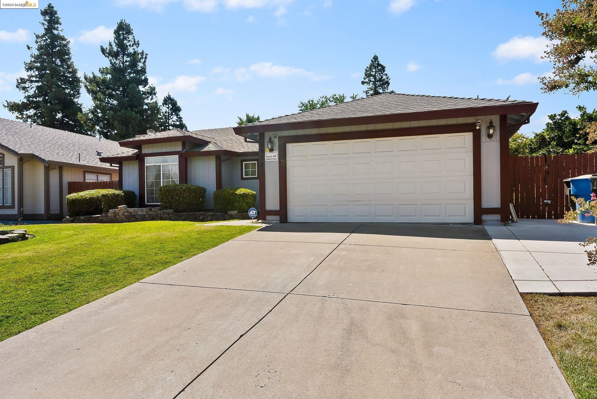 Detail Gallery Image 6 of 39 For 8038 Torrente Way, Sacramento,  CA 95823 - 3 Beds | 2 Baths