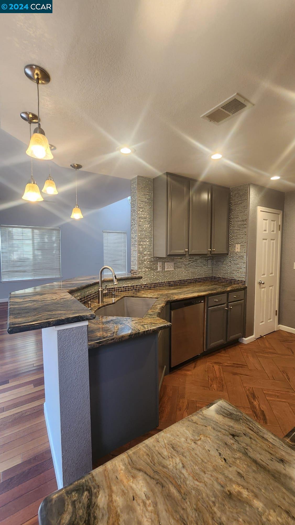 Detail Gallery Image 2 of 22 For 3756 Versailles Ct, San Jose,  CA 95127 - 3 Beds | 2/1 Baths
