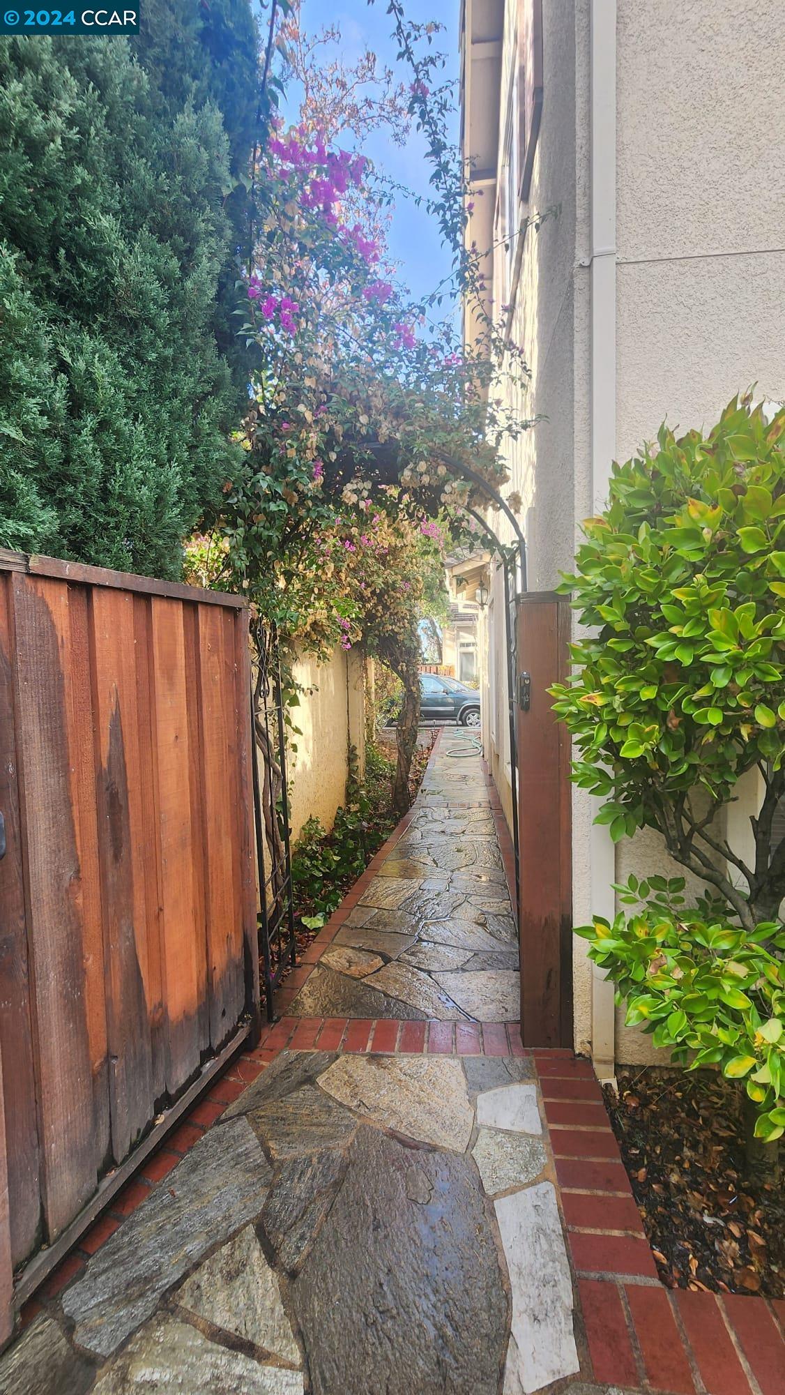 Detail Gallery Image 20 of 22 For 3756 Versailles Ct, San Jose,  CA 95127 - 3 Beds | 2/1 Baths