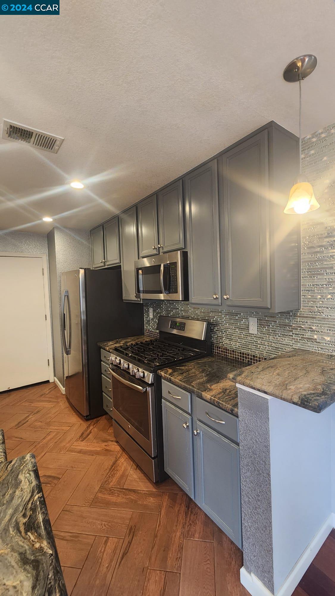 Detail Gallery Image 3 of 22 For 3756 Versailles Ct, San Jose,  CA 95127 - 3 Beds | 2/1 Baths