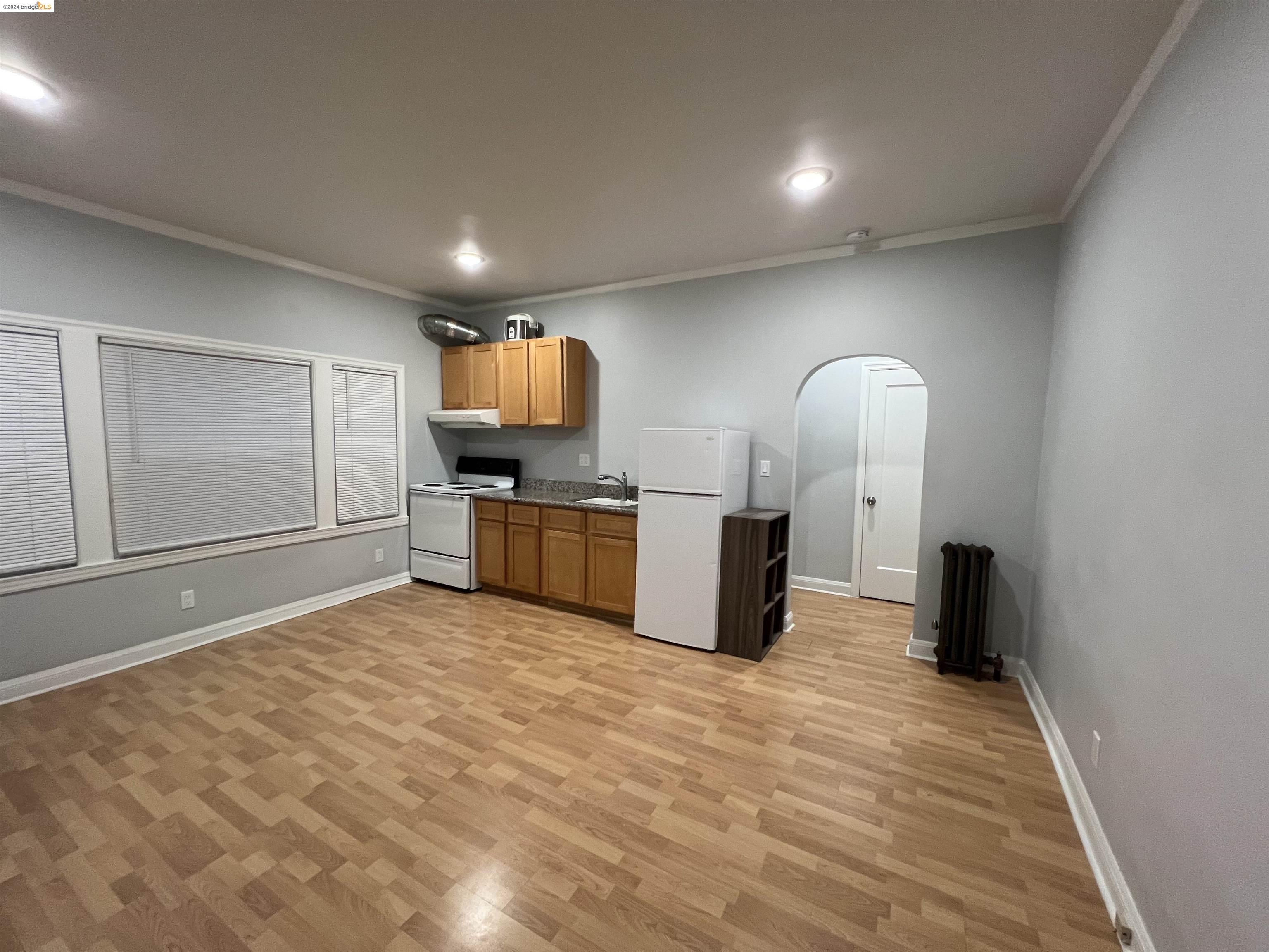 1846 SPRUCE ST # 4, Berkeley, California 94709, 2 Rooms Rooms,1 BathroomBathrooms,Residential Lease,For Rent,1846 SPRUCE ST # 4,41081210