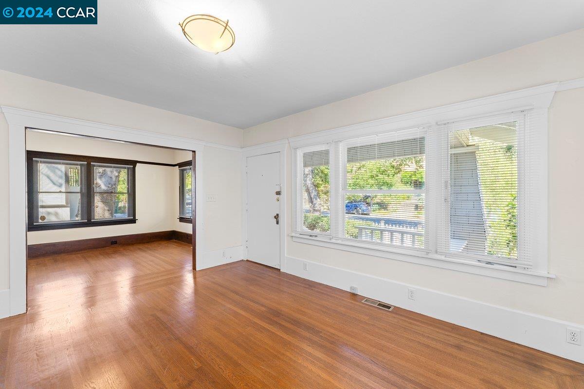 2820 Kelsey St., Berkeley, California 94705, 2 Bedrooms Bedrooms, 6 Rooms Rooms,1 BathroomBathrooms,Residential Lease,For Rent,2820 Kelsey St.,41081214