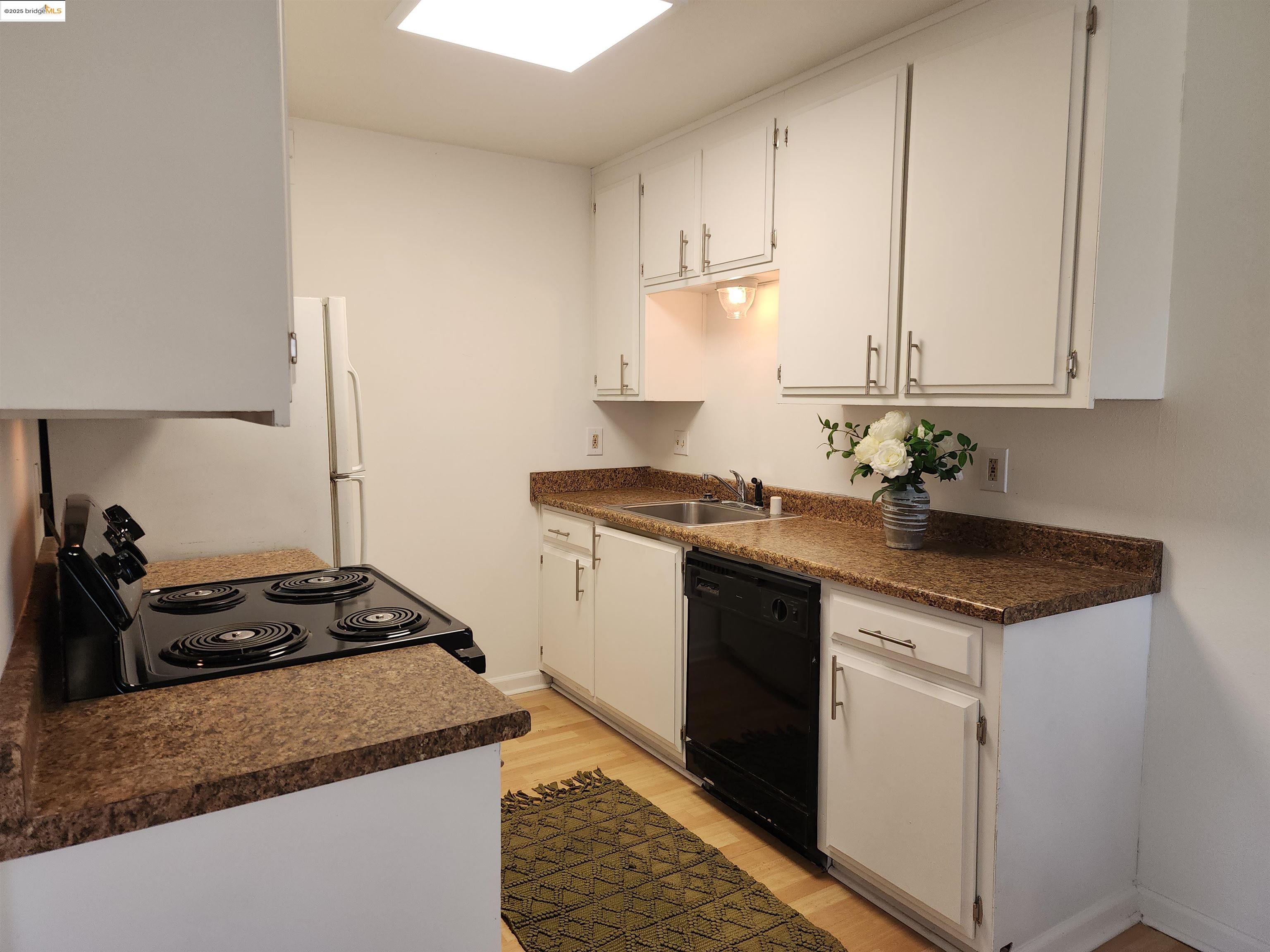 Detail Gallery Image 2 of 6 For 3702 W Benjamin Holt Dr #24,  Stockton,  CA 95219 - 1 Beds | 1 Baths