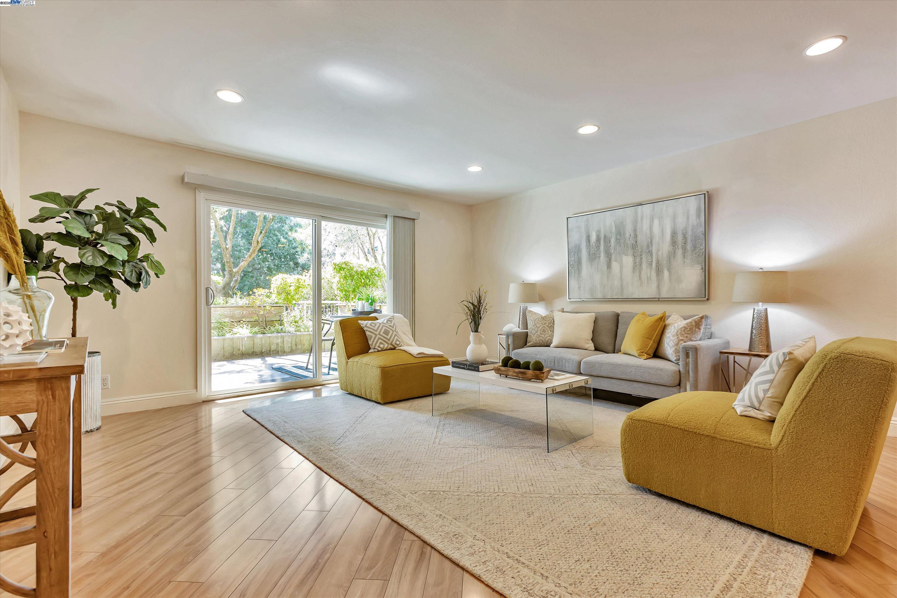 Detail Gallery Image 1 of 1 For 300 N Civic Dr #204,  Walnut Creek,  CA 94596 - 2 Beds | 2 Baths