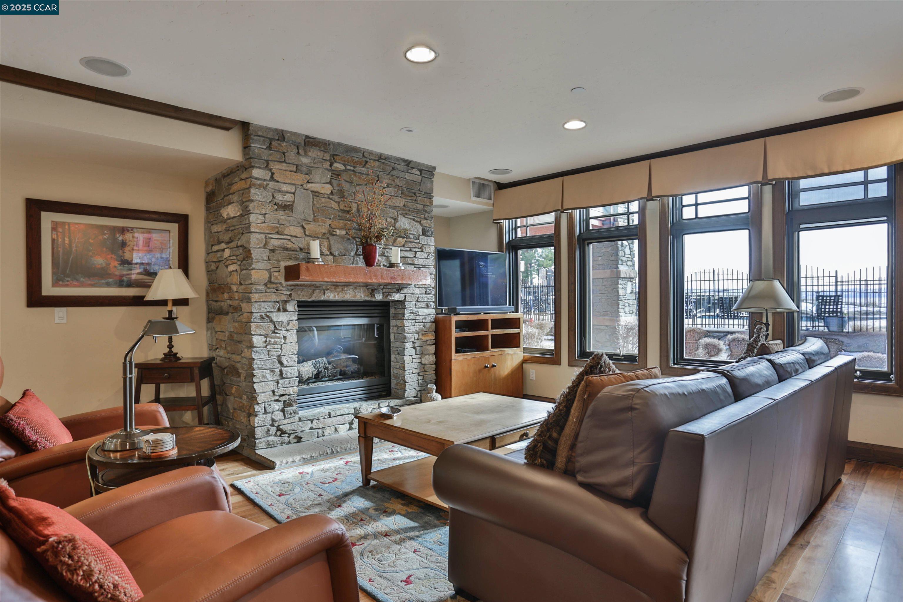 Detail Gallery Image 15 of 38 For 6750 North Lake Blvd 9f,  Tahoe Vista,  CA 96148 - 3 Beds | 3/1 Baths