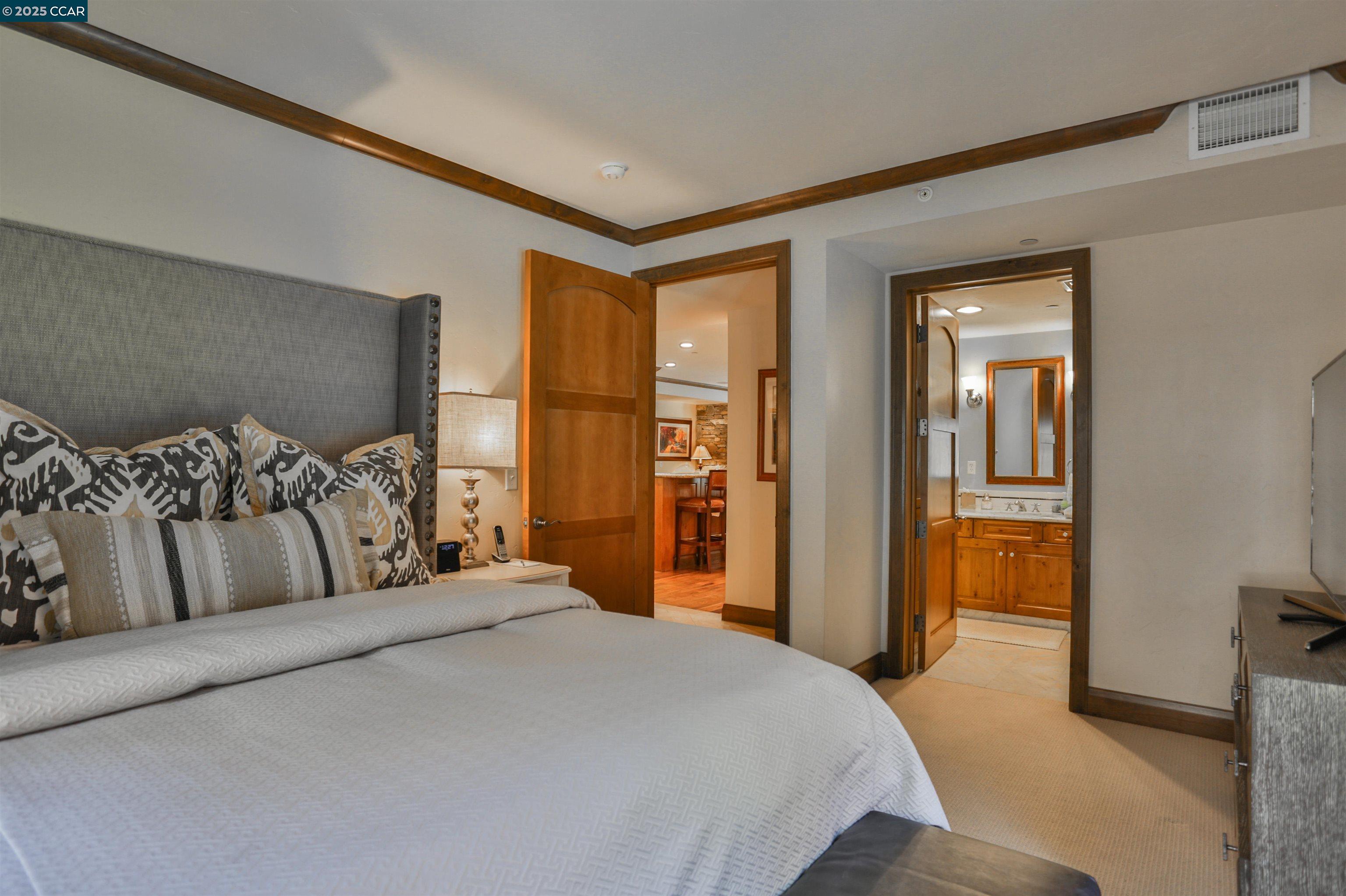 Detail Gallery Image 3 of 38 For 6750 North Lake Blvd 9f,  Tahoe Vista,  CA 96148 - 3 Beds | 3/1 Baths