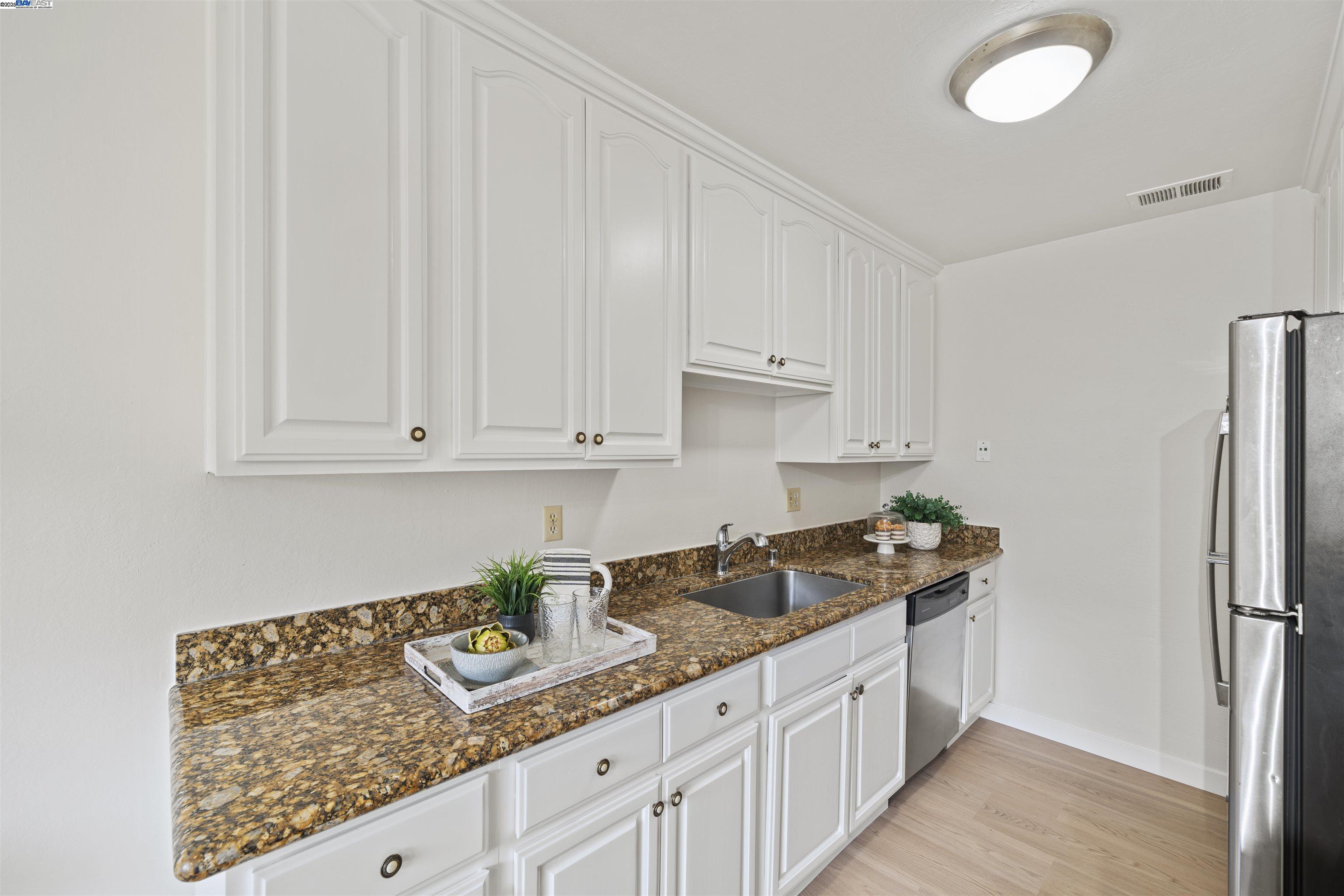 Detail Gallery Image 11 of 31 For 341 San Petra Court #1,  Milpitas,  CA 95035 - 3 Beds | 1 Baths