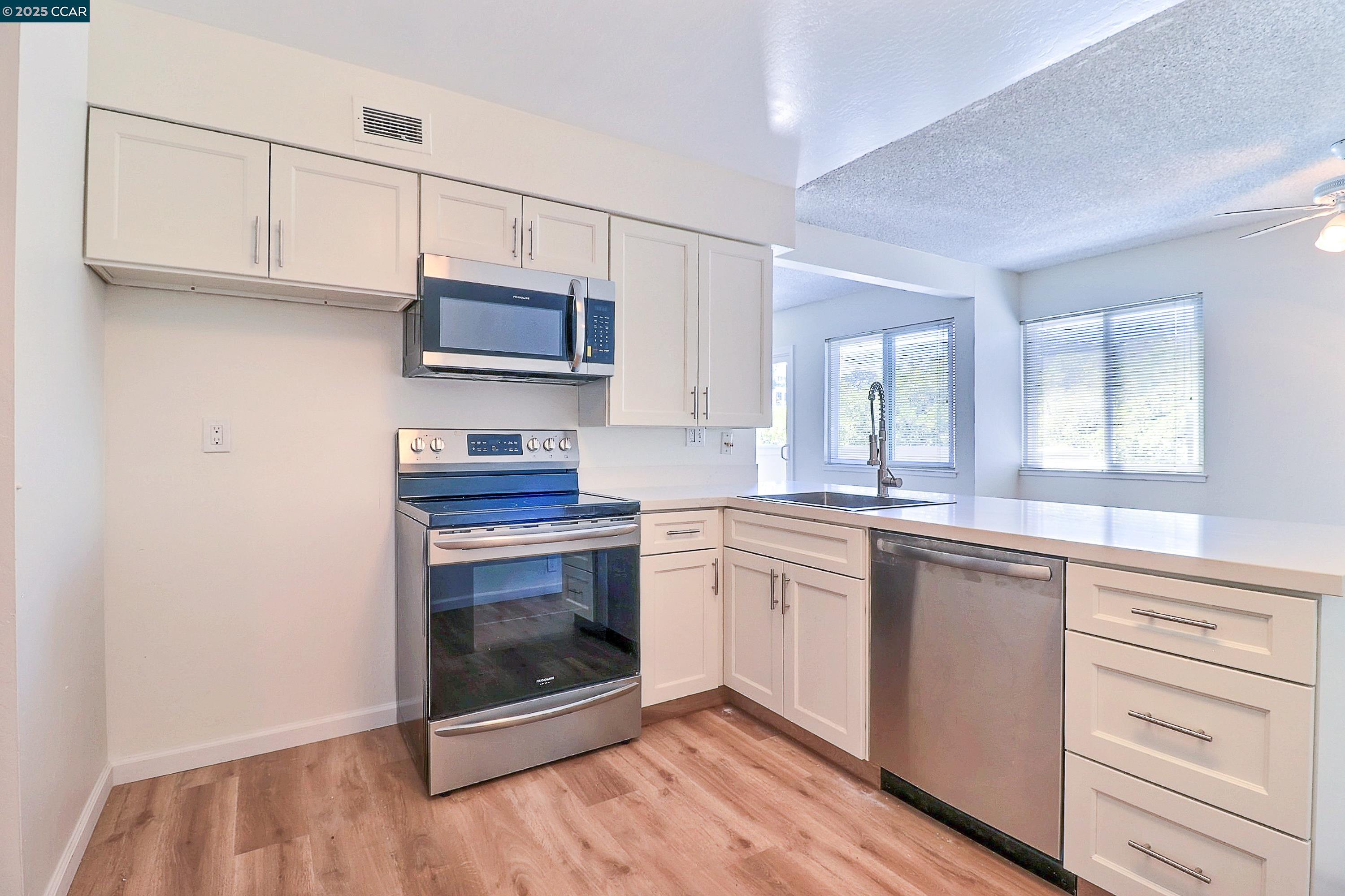 Detail Gallery Image 1 of 1 For 1806 Cole Ave 4a,  Walnut Creek,  CA 94596 - 2 Beds | 1/1 Baths