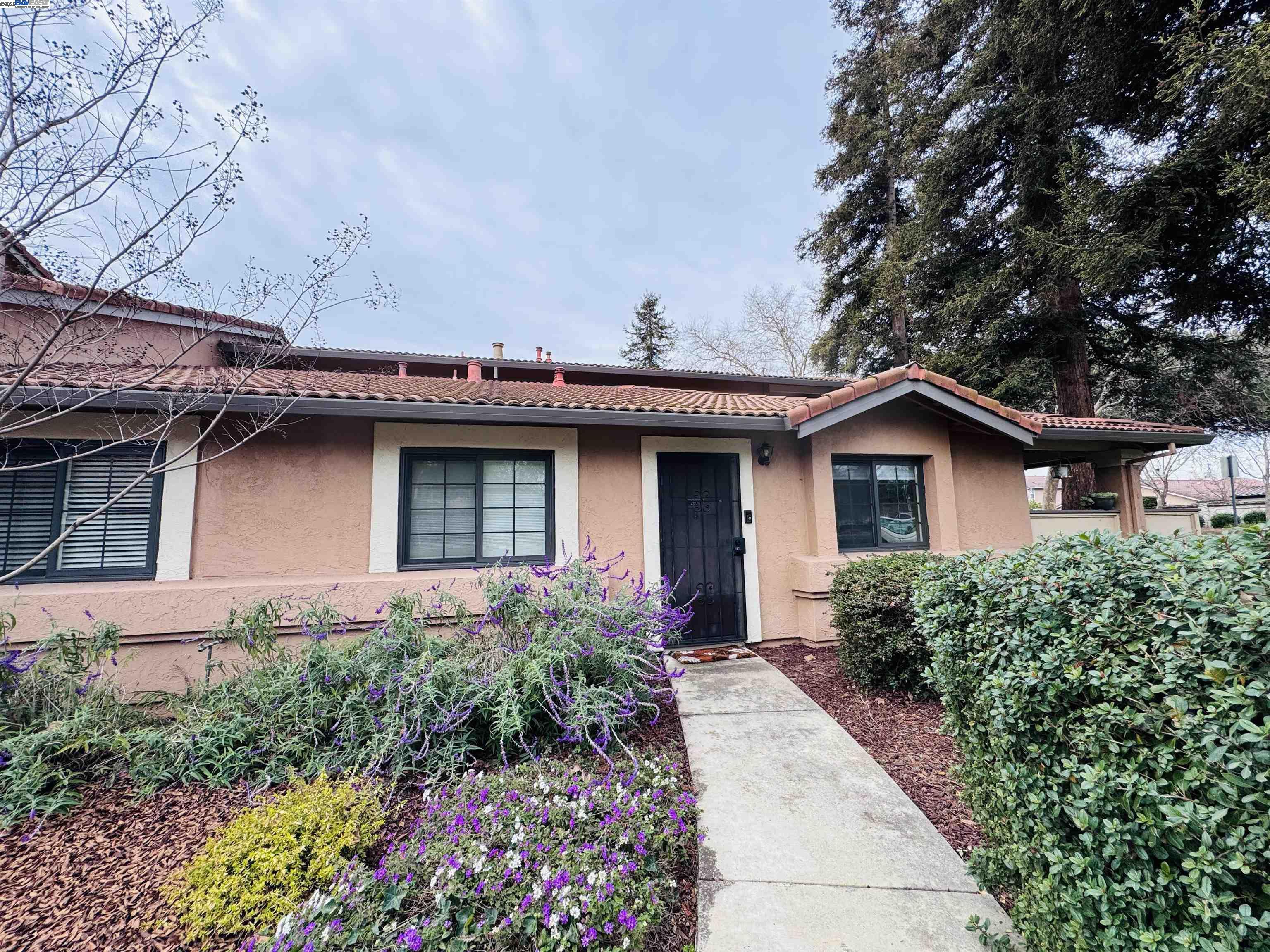 More Details about MLS # 41081383 : 2604 GREAT ARBOR WAY # 61