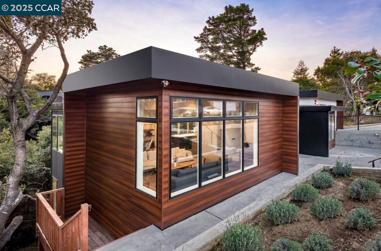 Detail Gallery Image 7 of 25 For 1110 Sterling Ave., Berkeley,  CA 94708 - – Beds | – Baths