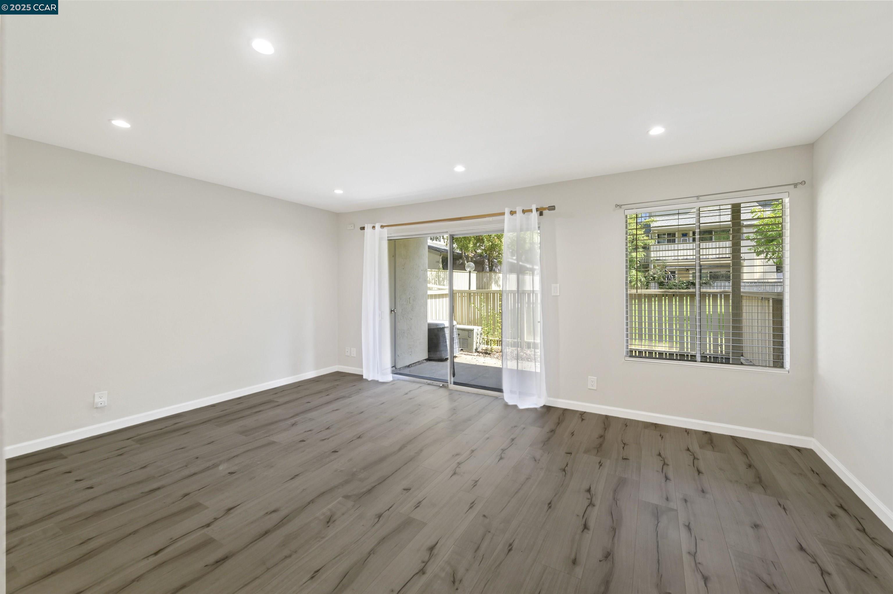 Detail Gallery Image 9 of 16 For 2712 Oak Rd #60,  Walnut Creek,  CA 94597 - 1 Beds | 1 Baths