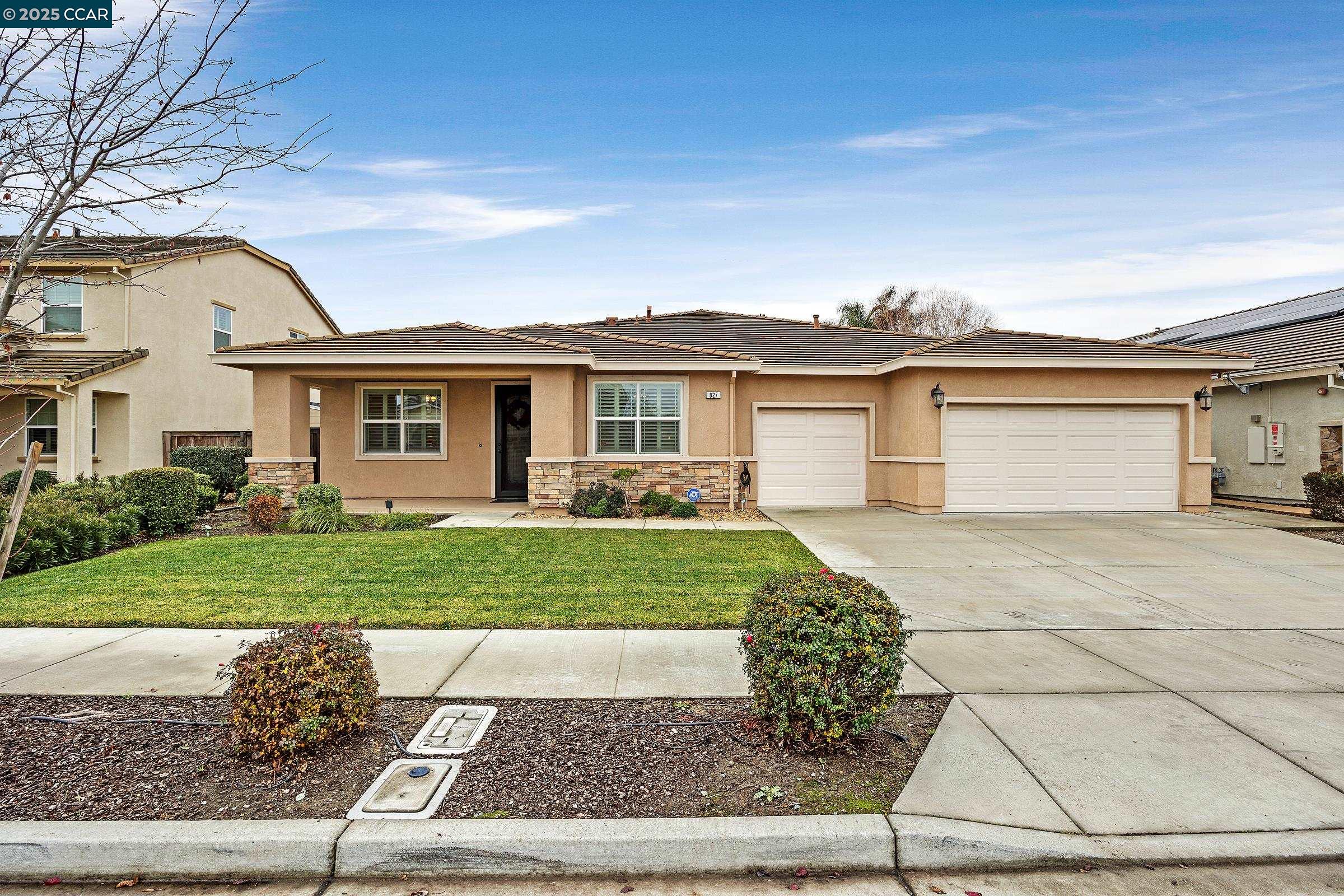 Detail Gallery Image 1 of 1 For 827 Pathfinder Ct, Oakley,  CA 94561 - 4 Beds | 3 Baths