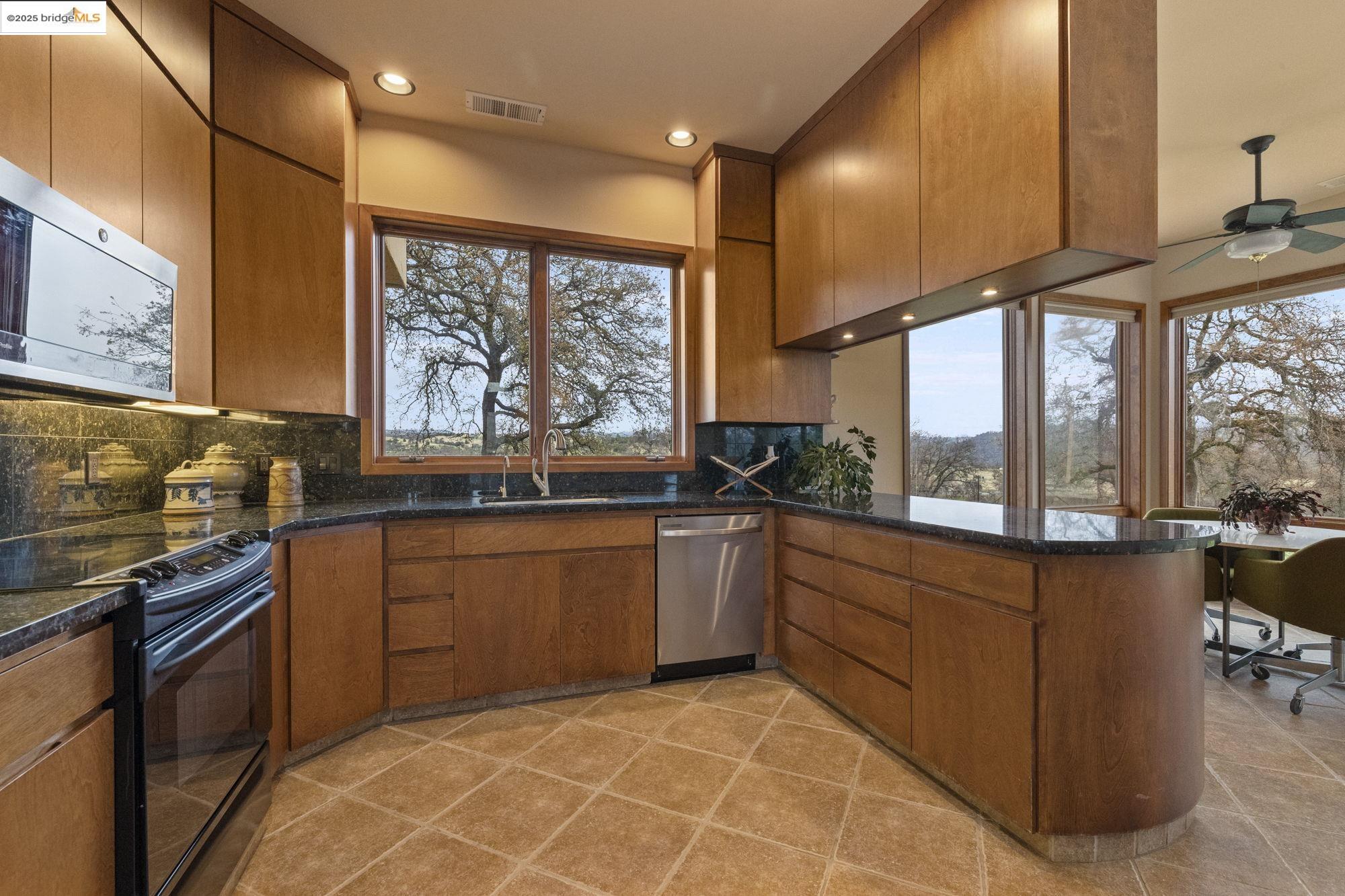 Detail Gallery Image 22 of 60 For 25775 Powell Ranch Rd, Sonora,  CA 95370 - 3 Beds | 3 Baths