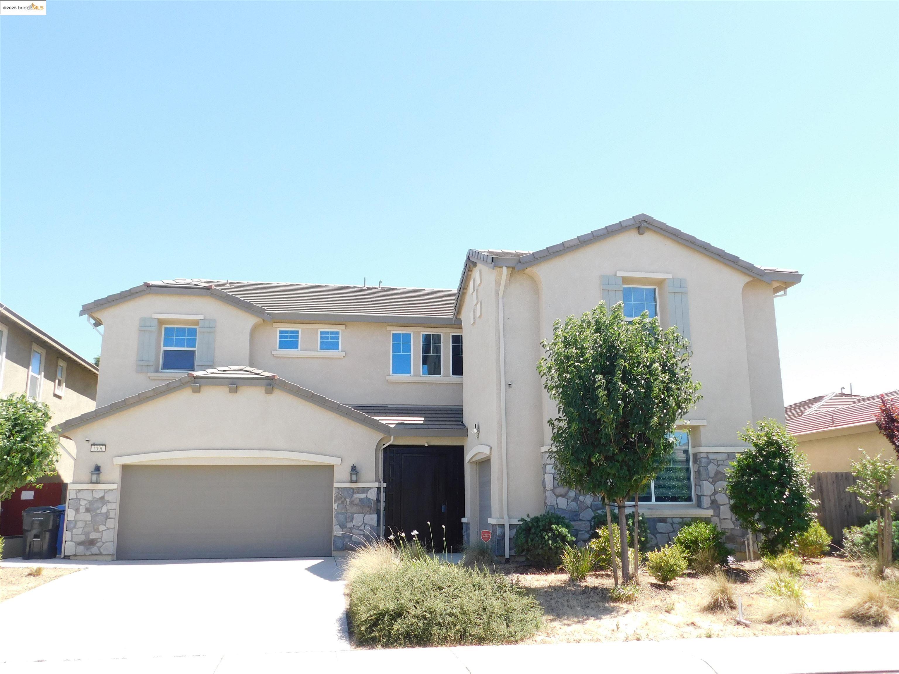 Detail Gallery Image 1 of 30 For 1090 Lavender St, Manteca,  CA 95337 - 5 Beds | 4/1 Baths