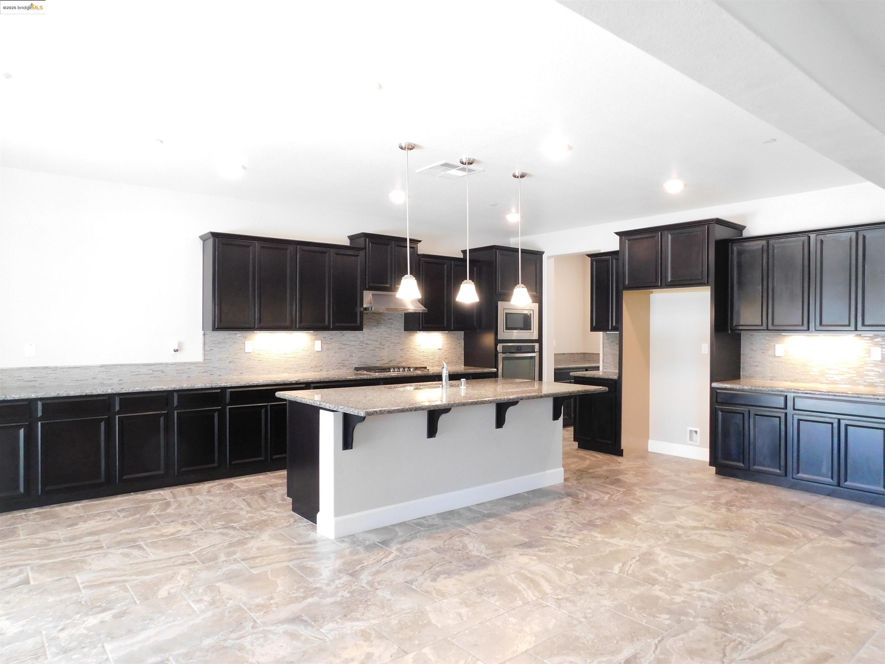 Detail Gallery Image 5 of 30 For 1090 Lavender St, Manteca,  CA 95337 - 5 Beds | 4/1 Baths