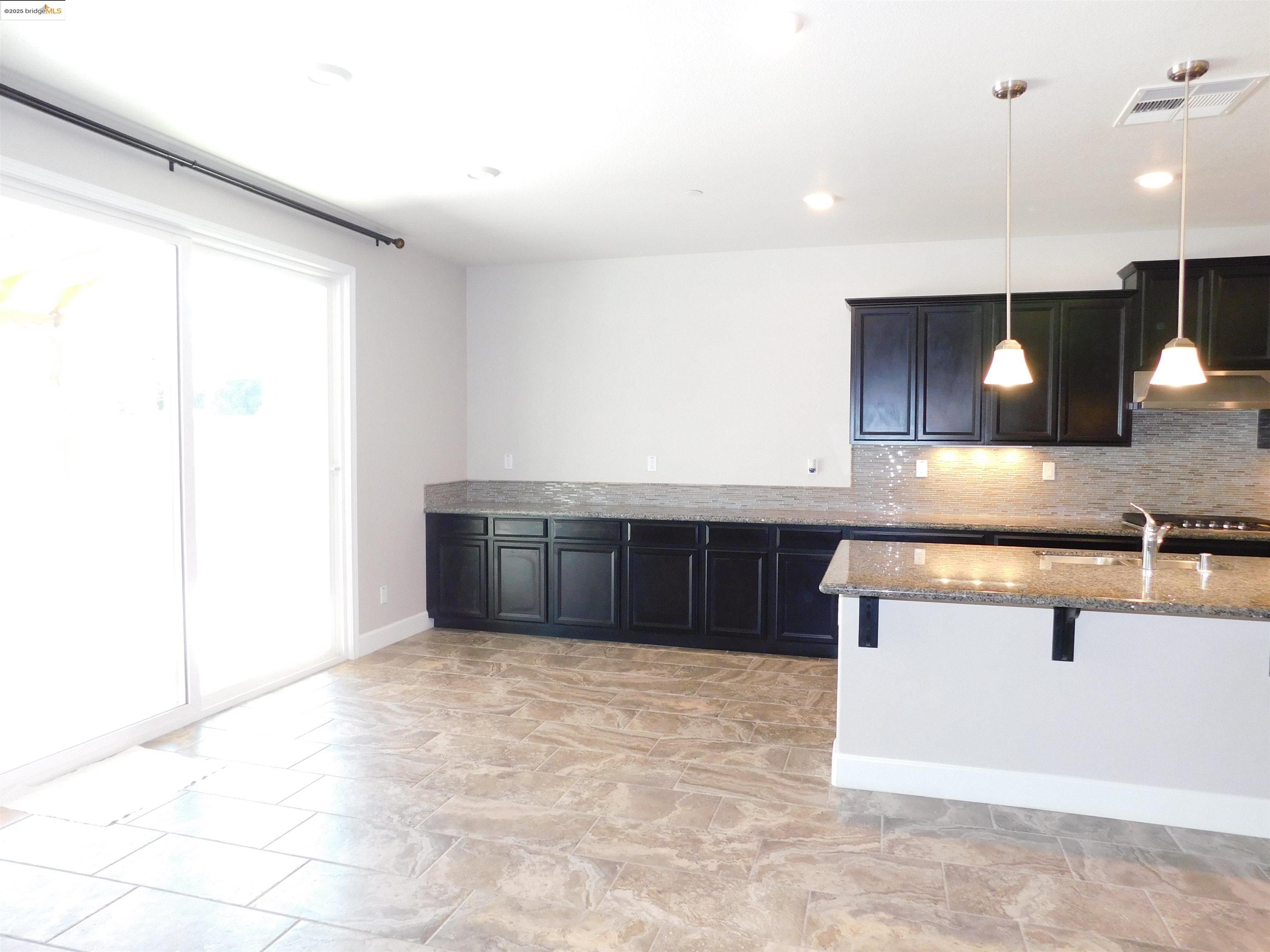 Detail Gallery Image 9 of 30 For 1090 Lavender St, Manteca,  CA 95337 - 5 Beds | 4/1 Baths