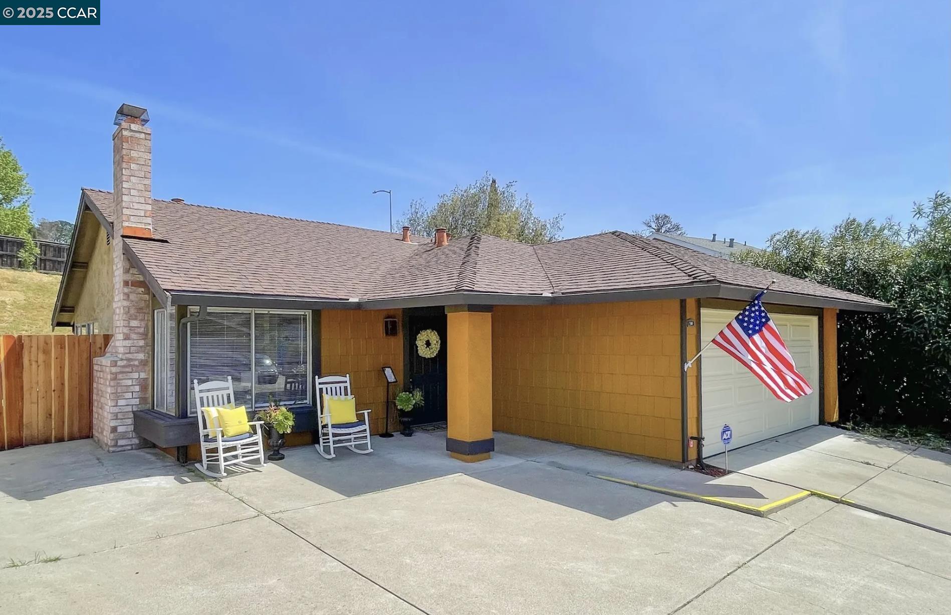 Detail Gallery Image 2 of 26 For 740 Coral Ridge Cir, Rodeo,  CA 94572 - 2 Beds | 2 Baths