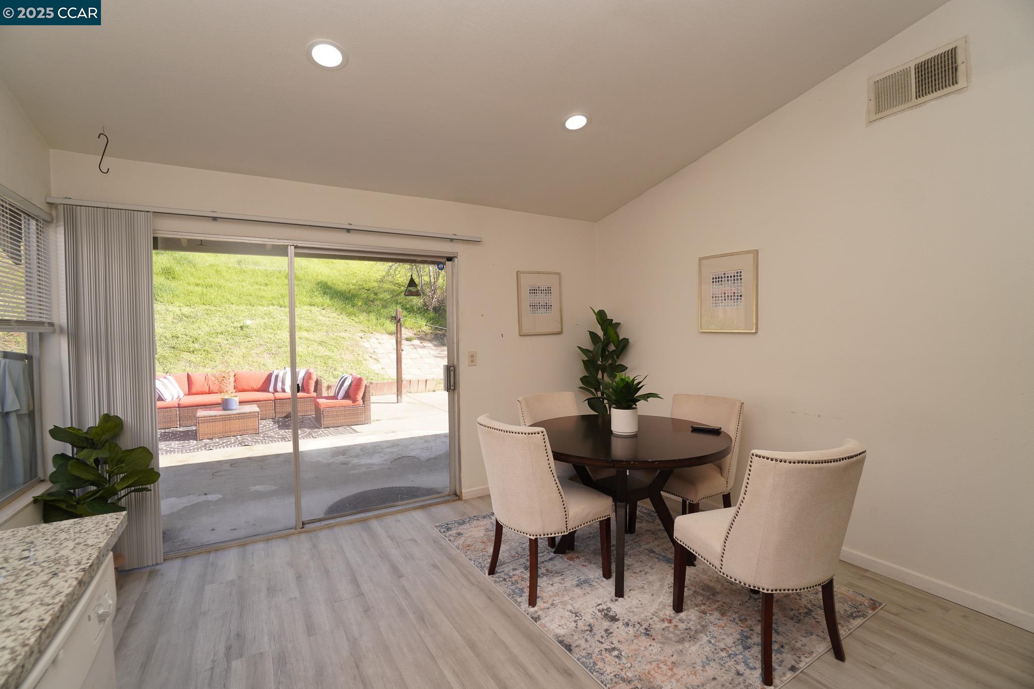 Detail Gallery Image 11 of 26 For 740 Coral Ridge Cir, Rodeo,  CA 94572 - 2 Beds | 2 Baths