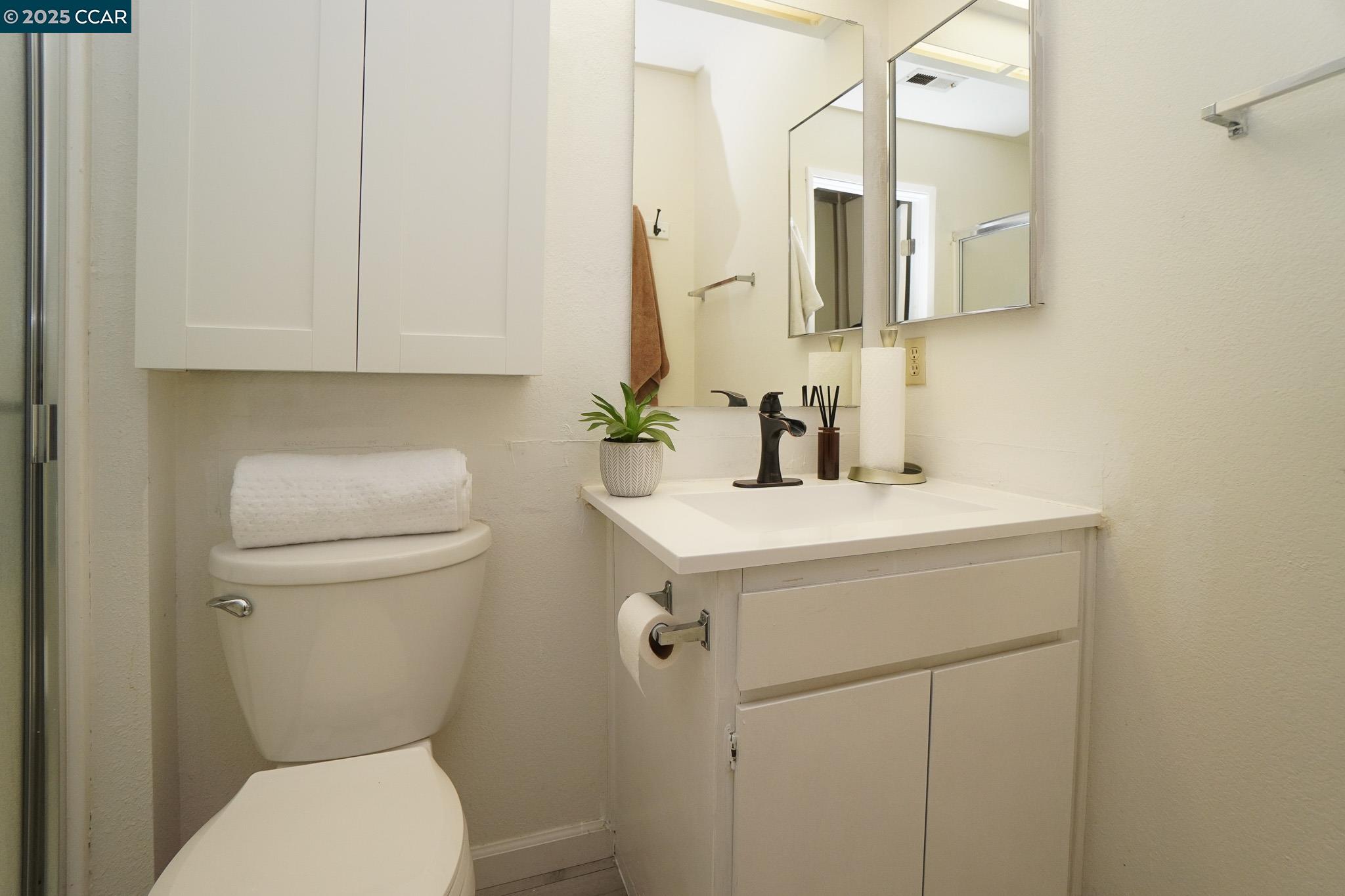 Detail Gallery Image 12 of 26 For 740 Coral Ridge Cir, Rodeo,  CA 94572 - 2 Beds | 2 Baths