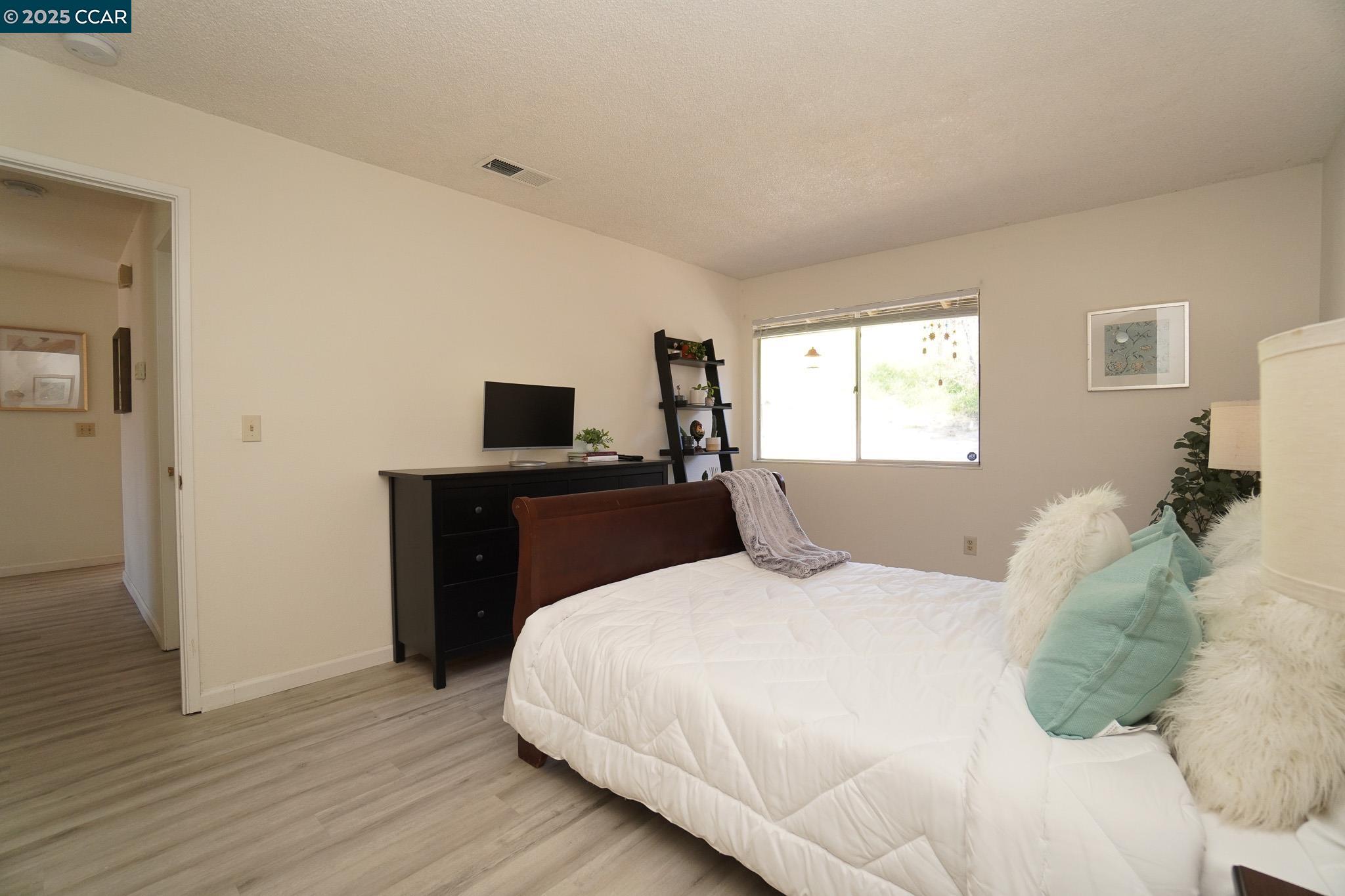 Detail Gallery Image 13 of 26 For 740 Coral Ridge Cir, Rodeo,  CA 94572 - 2 Beds | 2 Baths