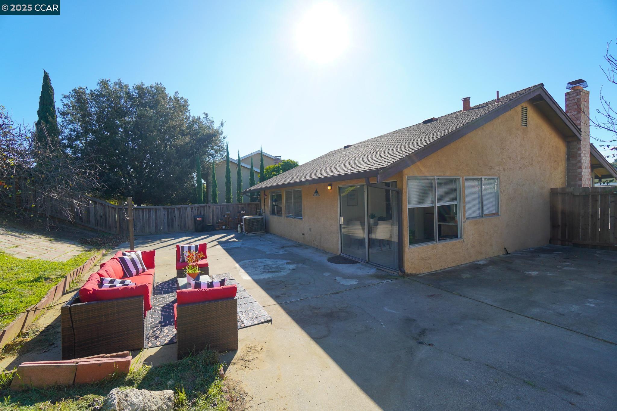 Detail Gallery Image 17 of 26 For 740 Coral Ridge Cir, Rodeo,  CA 94572 - 2 Beds | 2 Baths