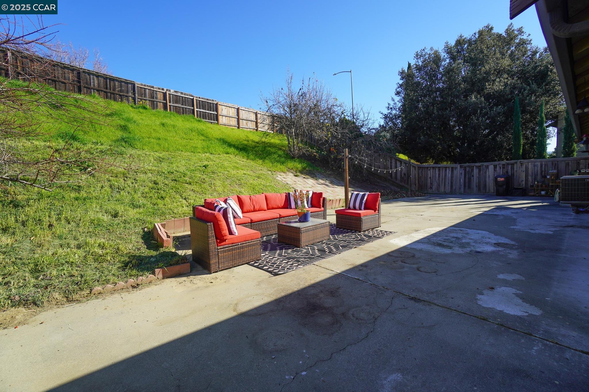 Detail Gallery Image 19 of 26 For 740 Coral Ridge Cir, Rodeo,  CA 94572 - 2 Beds | 2 Baths