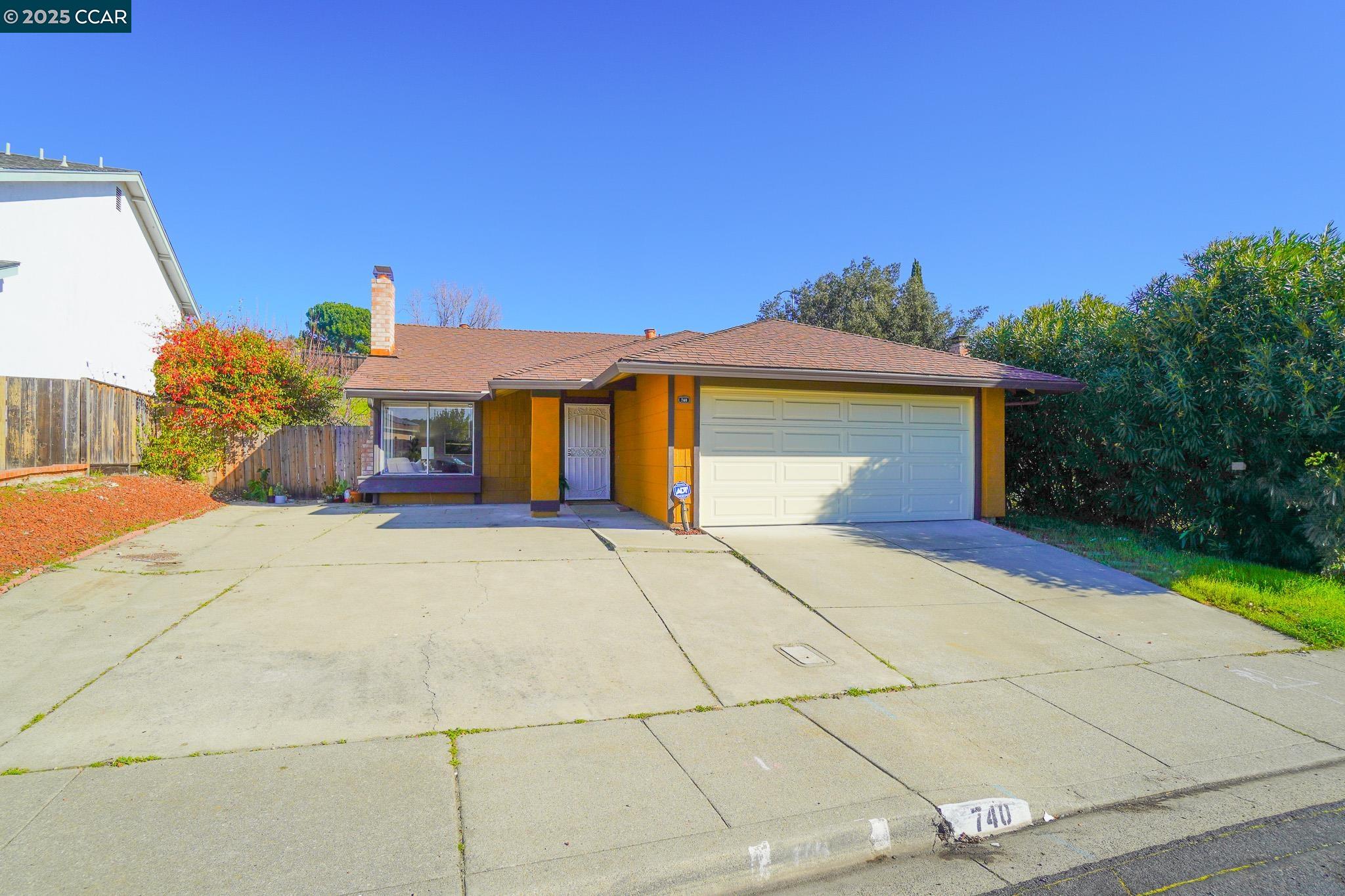 Detail Gallery Image 3 of 26 For 740 Coral Ridge Cir, Rodeo,  CA 94572 - 2 Beds | 2 Baths