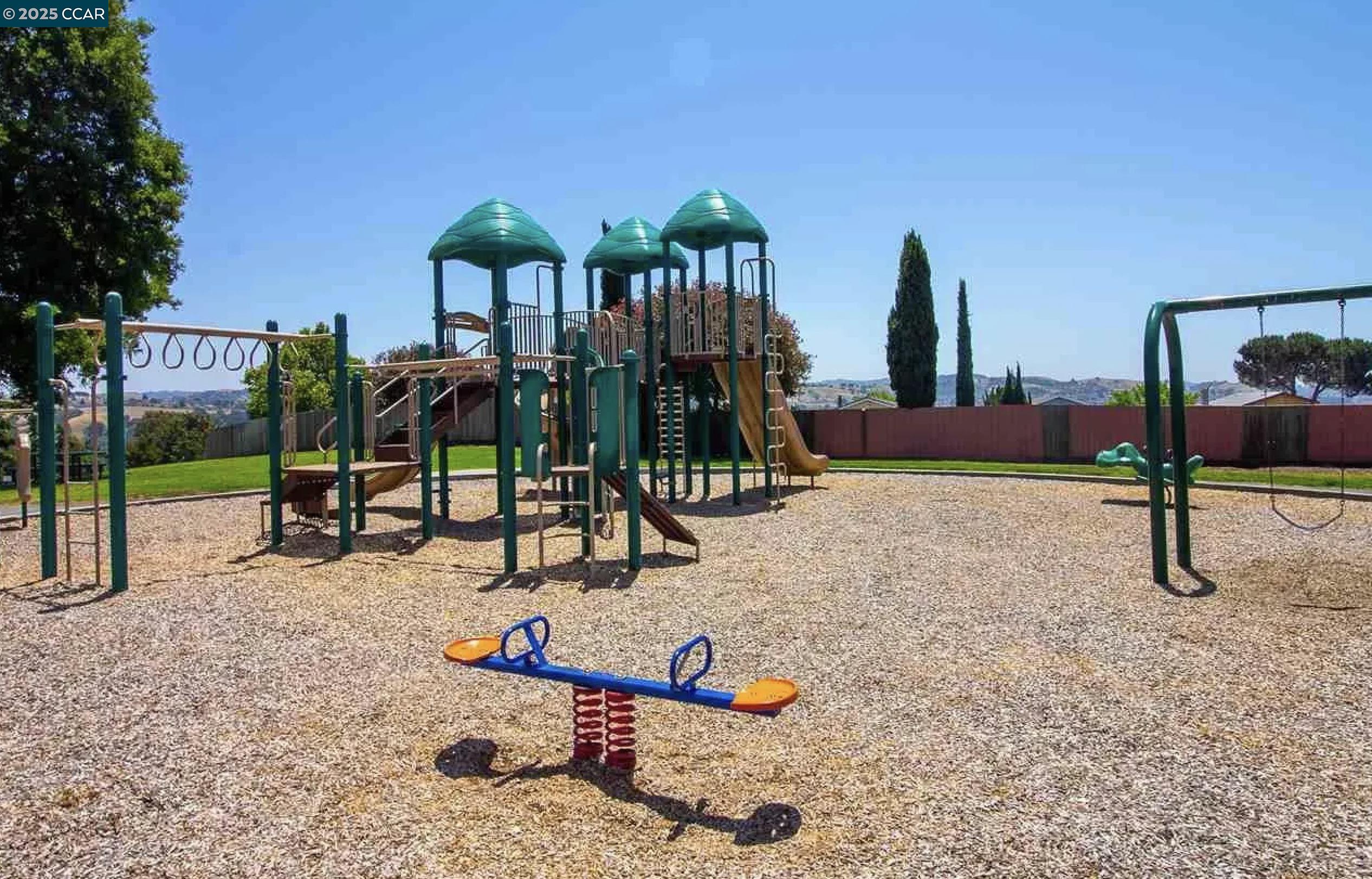 Detail Gallery Image 23 of 26 For 740 Coral Ridge Cir, Rodeo,  CA 94572 - 2 Beds | 2 Baths