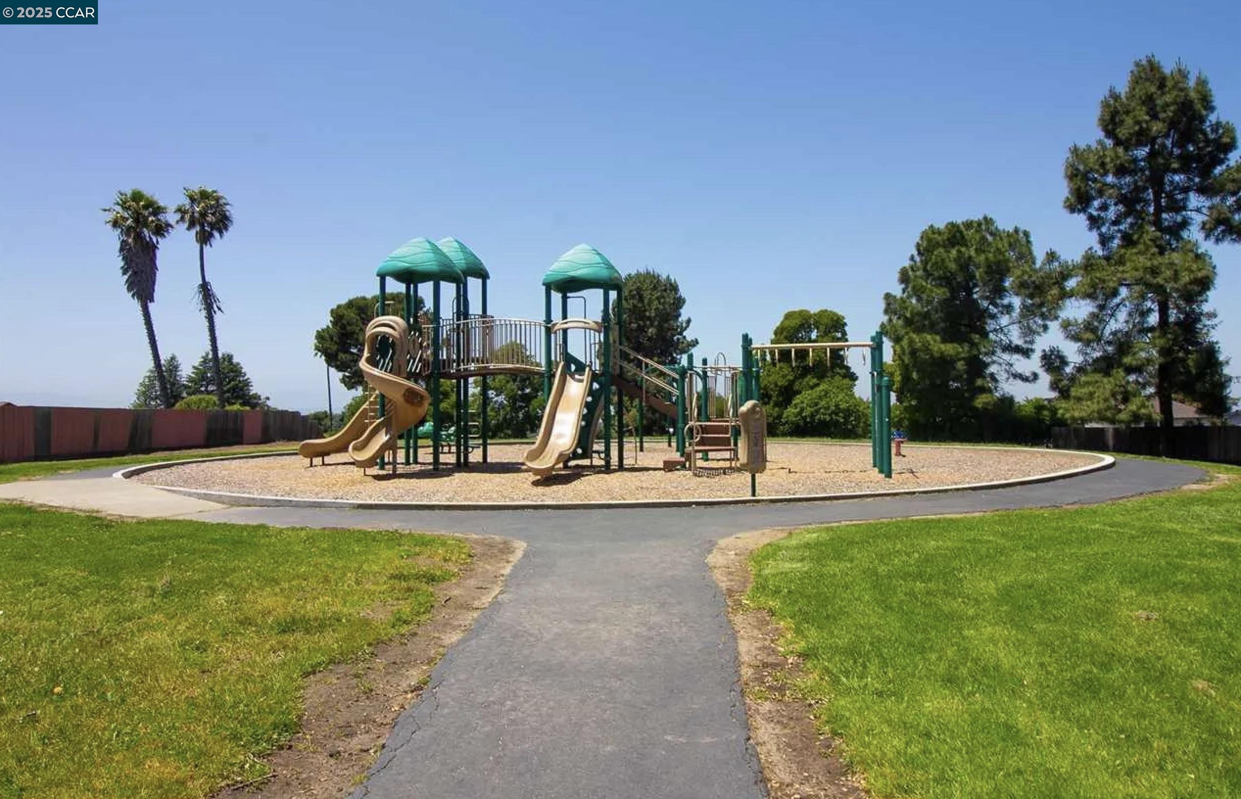 Detail Gallery Image 25 of 26 For 740 Coral Ridge Cir, Rodeo,  CA 94572 - 2 Beds | 2 Baths