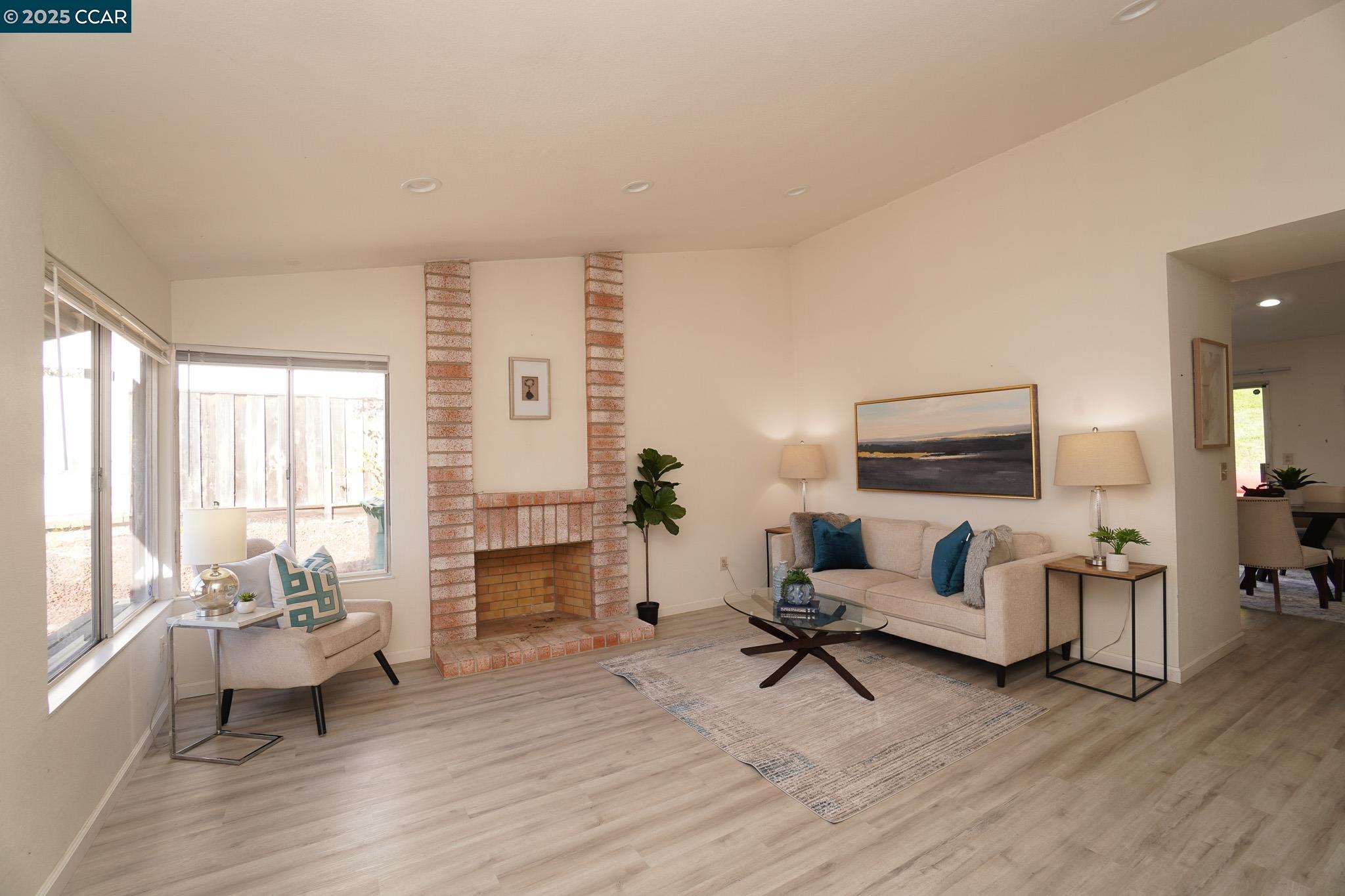 Detail Gallery Image 6 of 26 For 740 Coral Ridge Cir, Rodeo,  CA 94572 - 2 Beds | 2 Baths