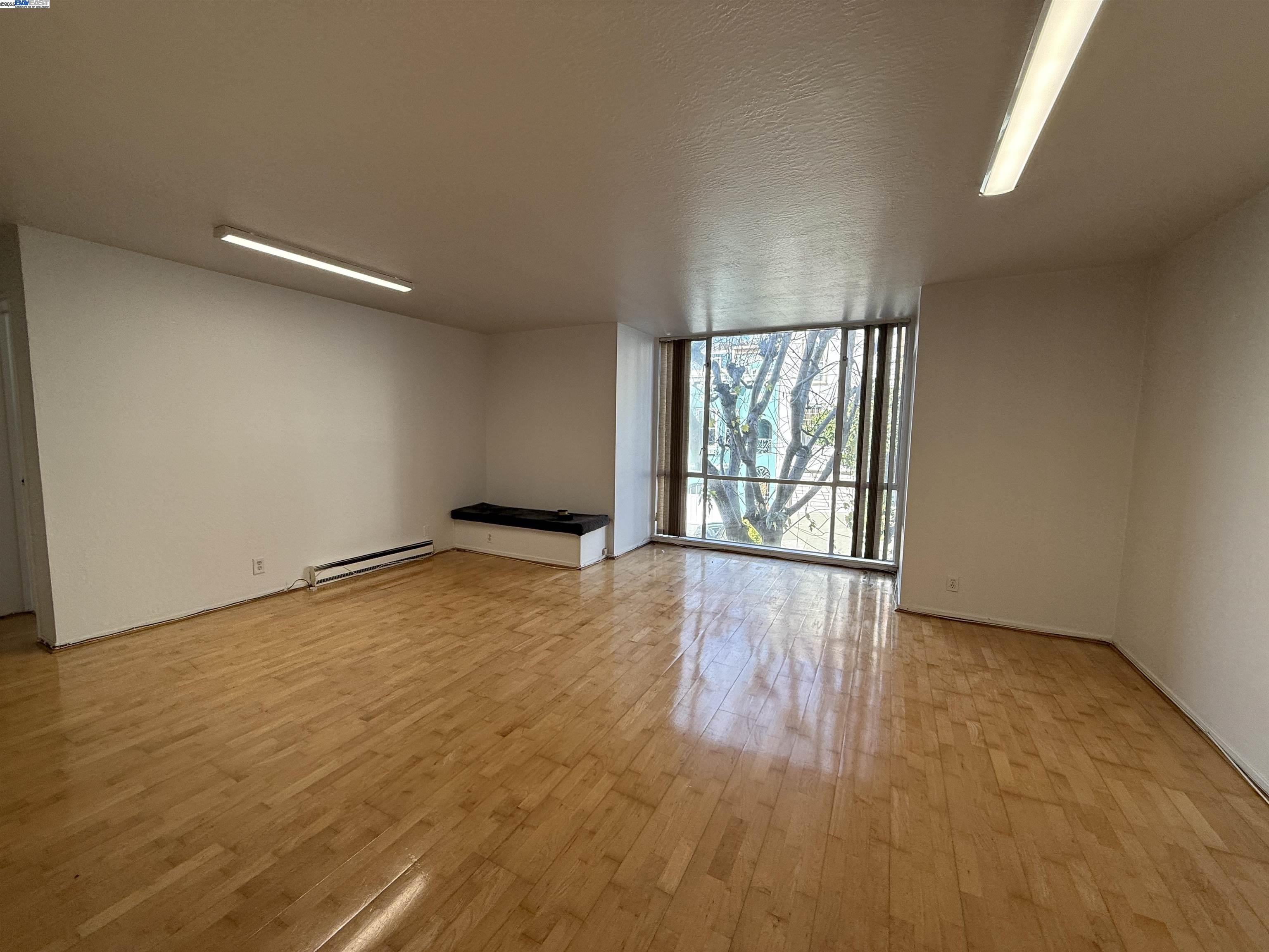 439 Greenwich St # 2A, San Francisco, California 94133, 2 Bedrooms Bedrooms, 4 Rooms Rooms,1 BathroomBathrooms,Residential Lease,For Rent,439 Greenwich St # 2A,41081506