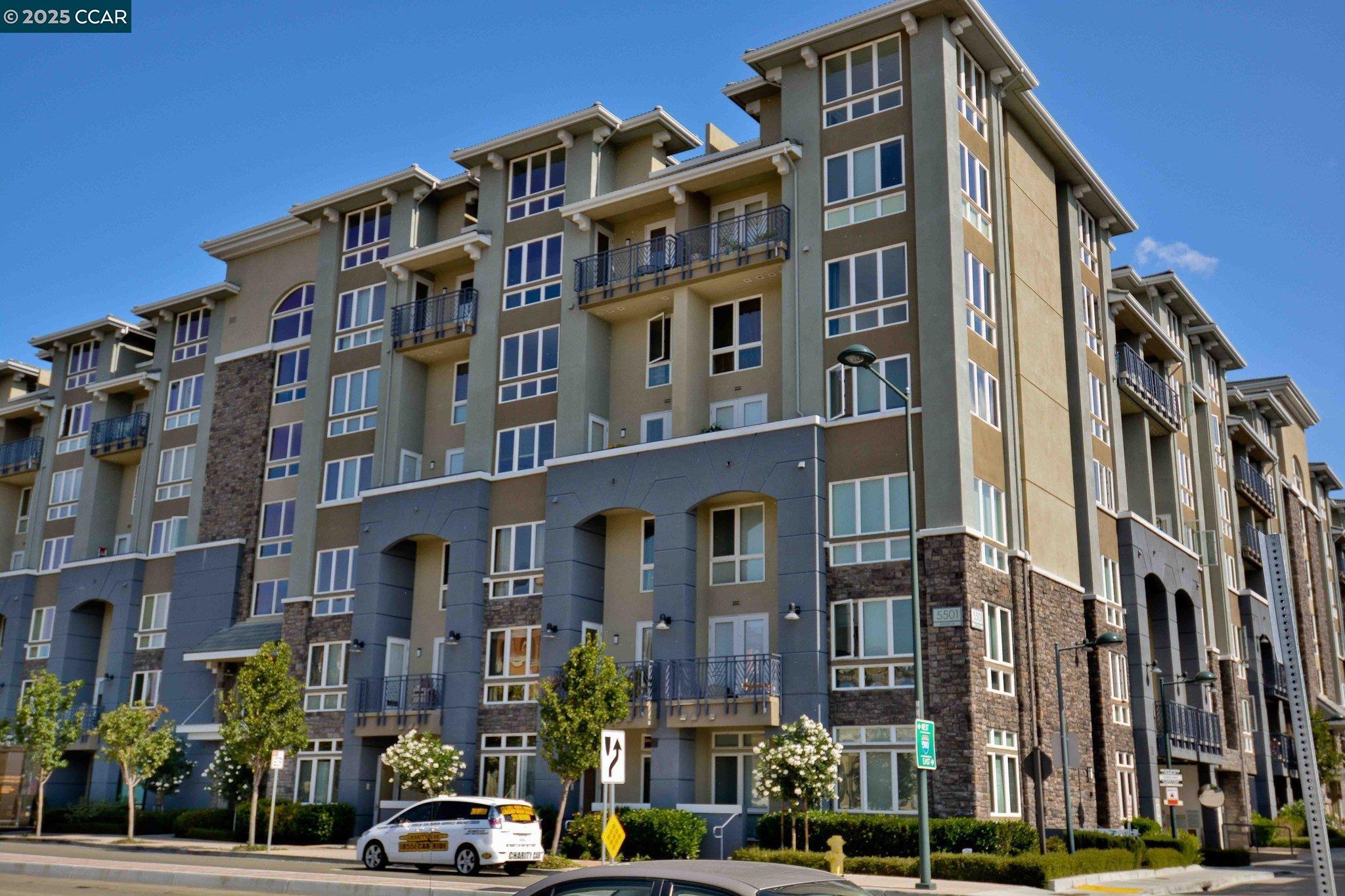 MLS: 41081533 Condo For Sale