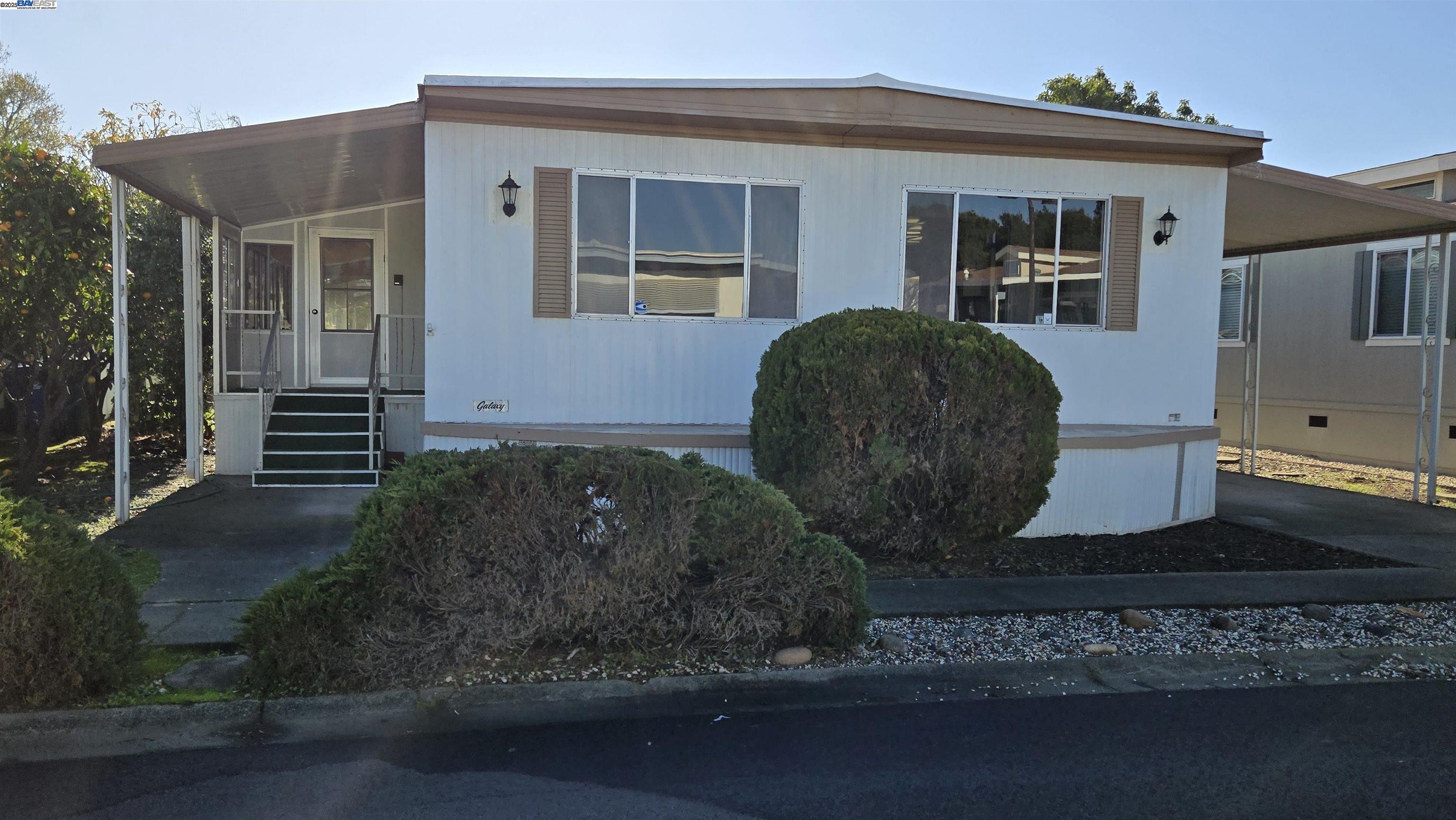 Detail Gallery Image 1 of 1 For 1150 W Winton #556,  Hayward,  CA 94545 - 2 Beds | 2 Baths