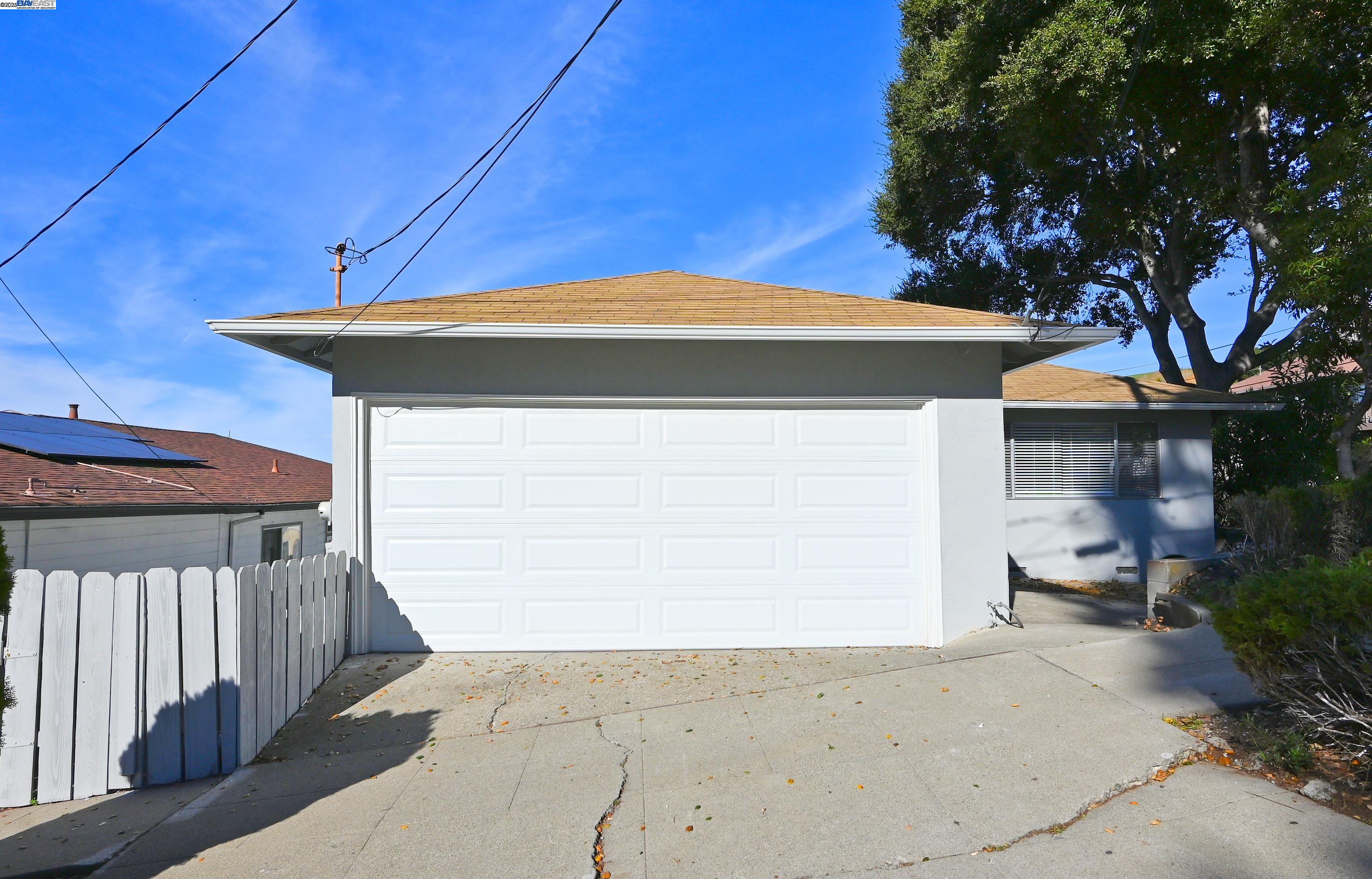 Detail Gallery Image 4 of 52 For 894 Webster St, Hayward,  CA 94544 - 4 Beds | 2 Baths