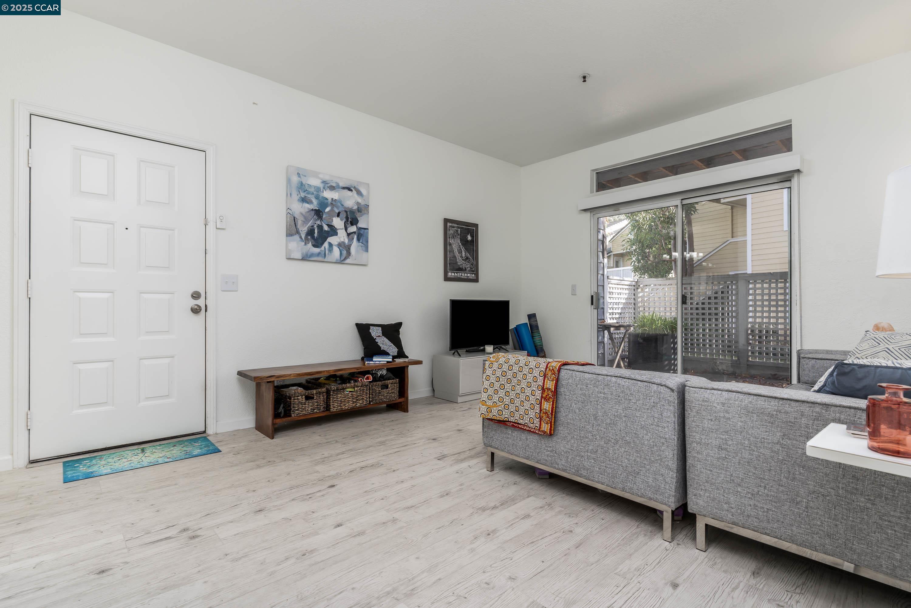 Detail Gallery Image 6 of 40 For 611 Waterford Pl, Pinole,  CA 94564 - 1 Beds | 1 Baths